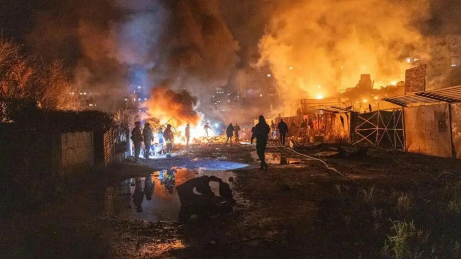 Cel puțin patru morți și 17 răniți în urma unui atac masiv cu drone rusești asupra orașului Harkov (foto: Kharkiv Oblast Military Administration/Telegram)