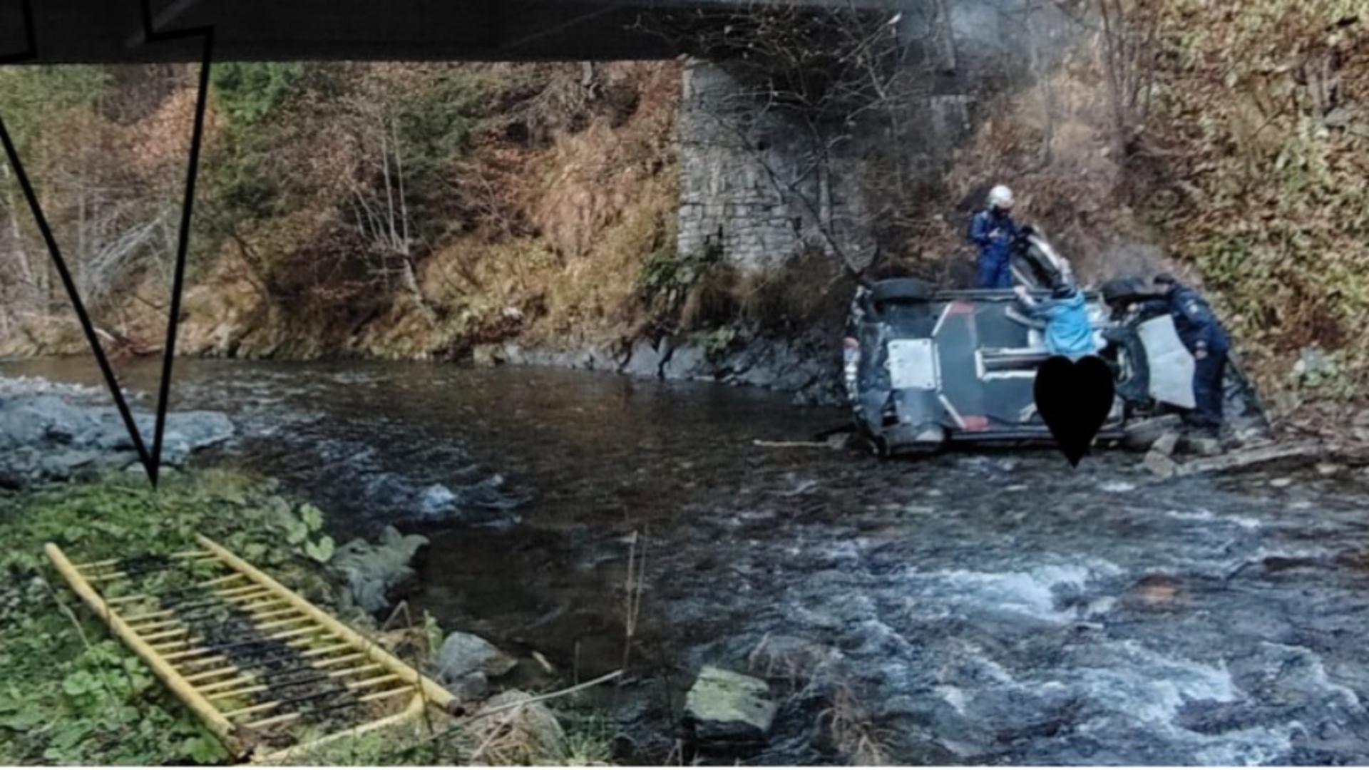 Autoturismul de competiție a ieșit violent în decor, a rupt balustrada unui pod și a căzut în râul Argeș din apropiere