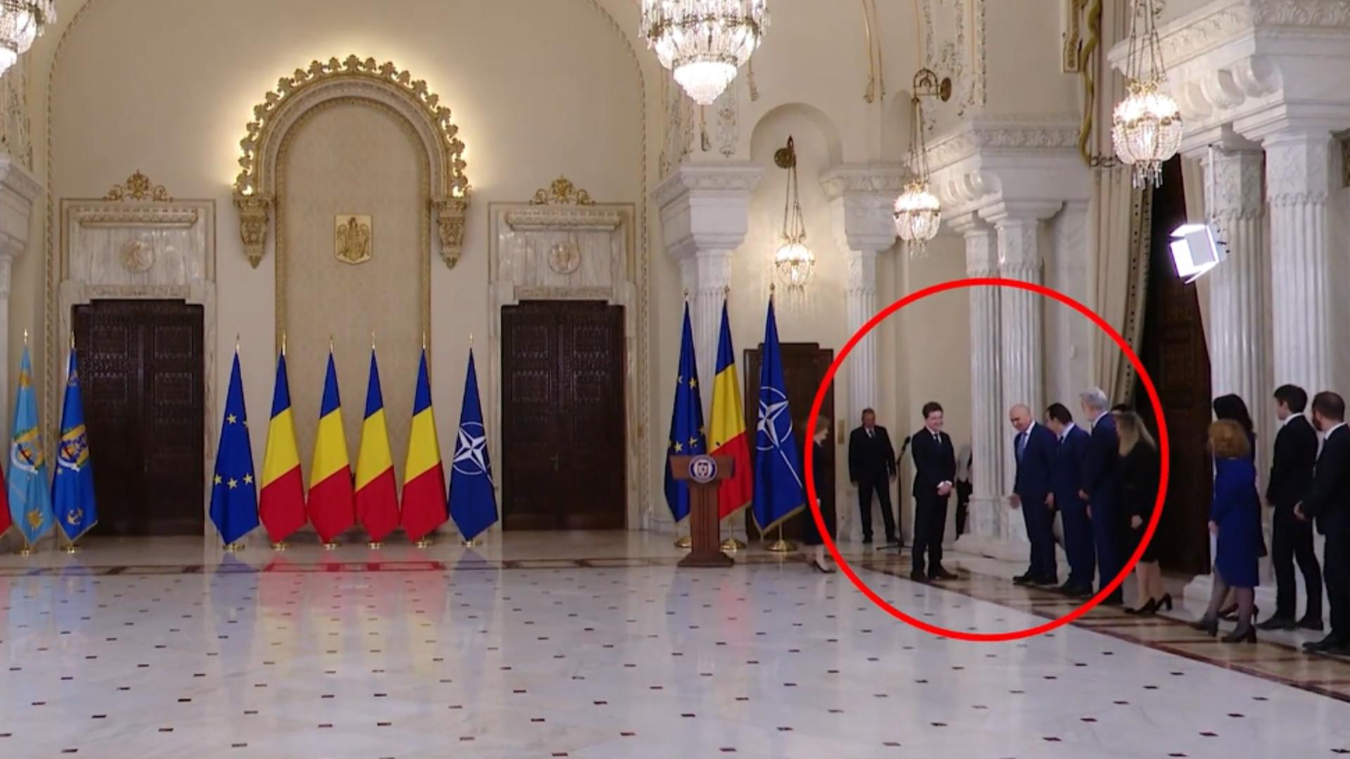 Nicușor Dan l-a lăsat pe Bolojan cu mâna întinsă, la ceremonia Oanei Gheorghiu. Foto/Captură video
