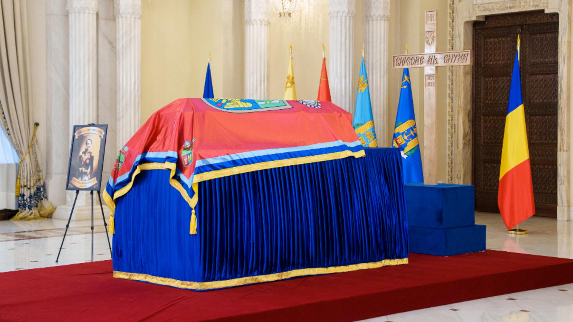 Sicriul ultimului Domn al Moldovei, Grigore Alexandru Ghyka, depus la Palatul Cotroceni: momente solemne / Foto: Administrația Prezidențială