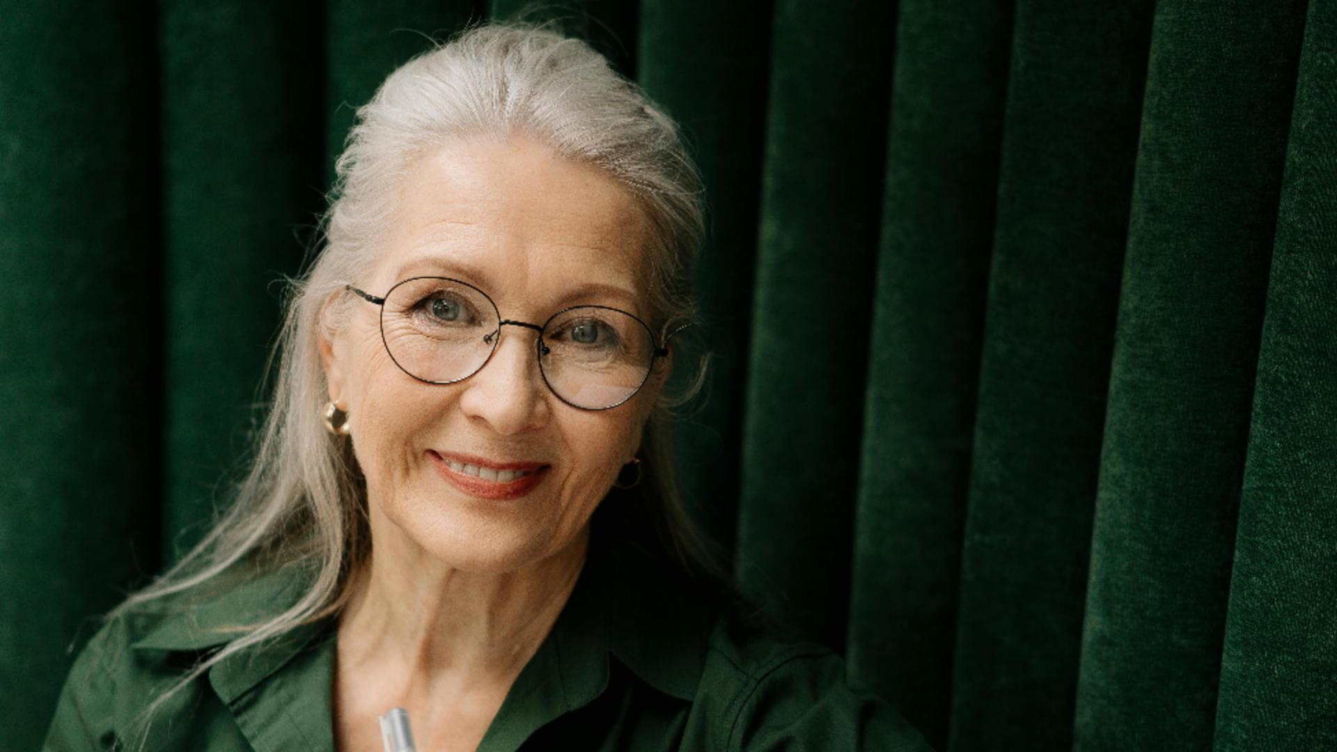 Părul grizonant ar putea fi arma secretă împotriva cancerului. Ce arată un studiu recent