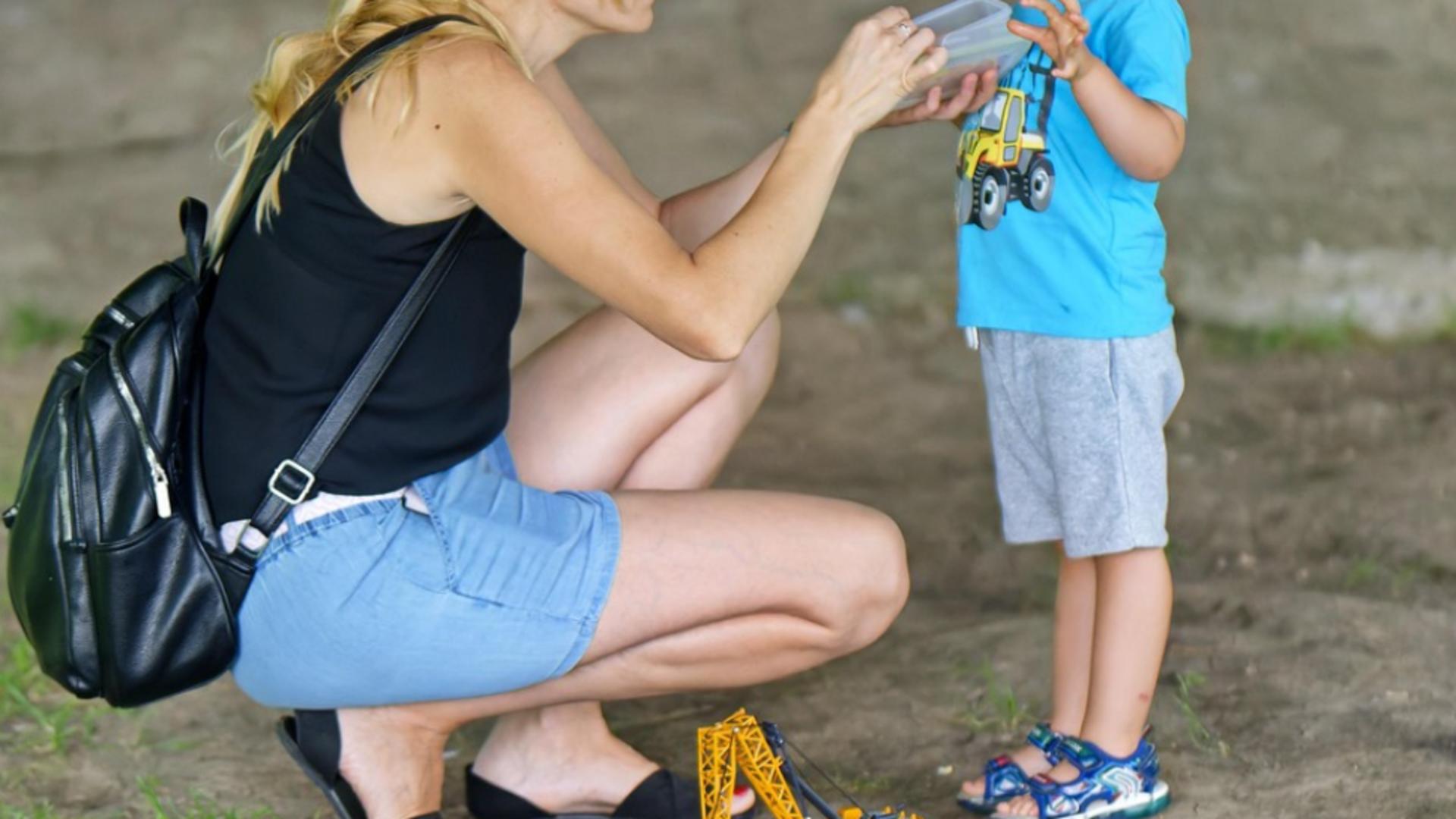 Copil lovit de mașină