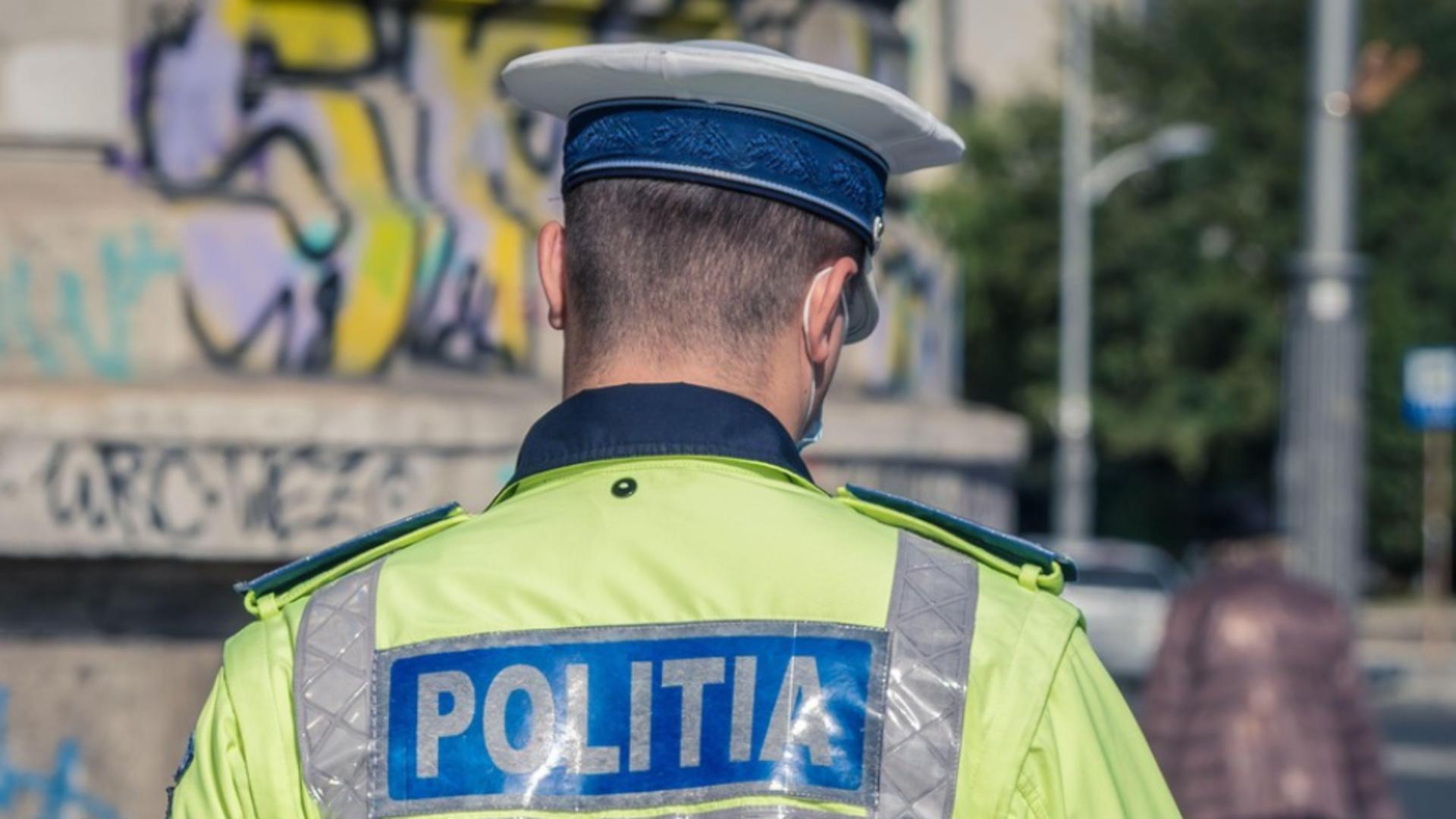 Polițist din Olt, anchetat penal după ce a lovit un elev de 14 ani/ Profimedia