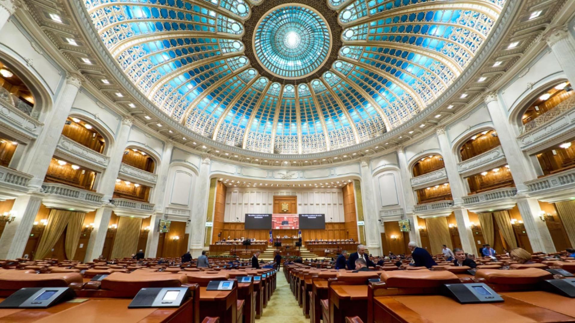 Cele două moțiuni de cenzură inițiate de AUR împotriva miniștrilor Bogdan Ivan și Ciprian Șerban au fost respinse