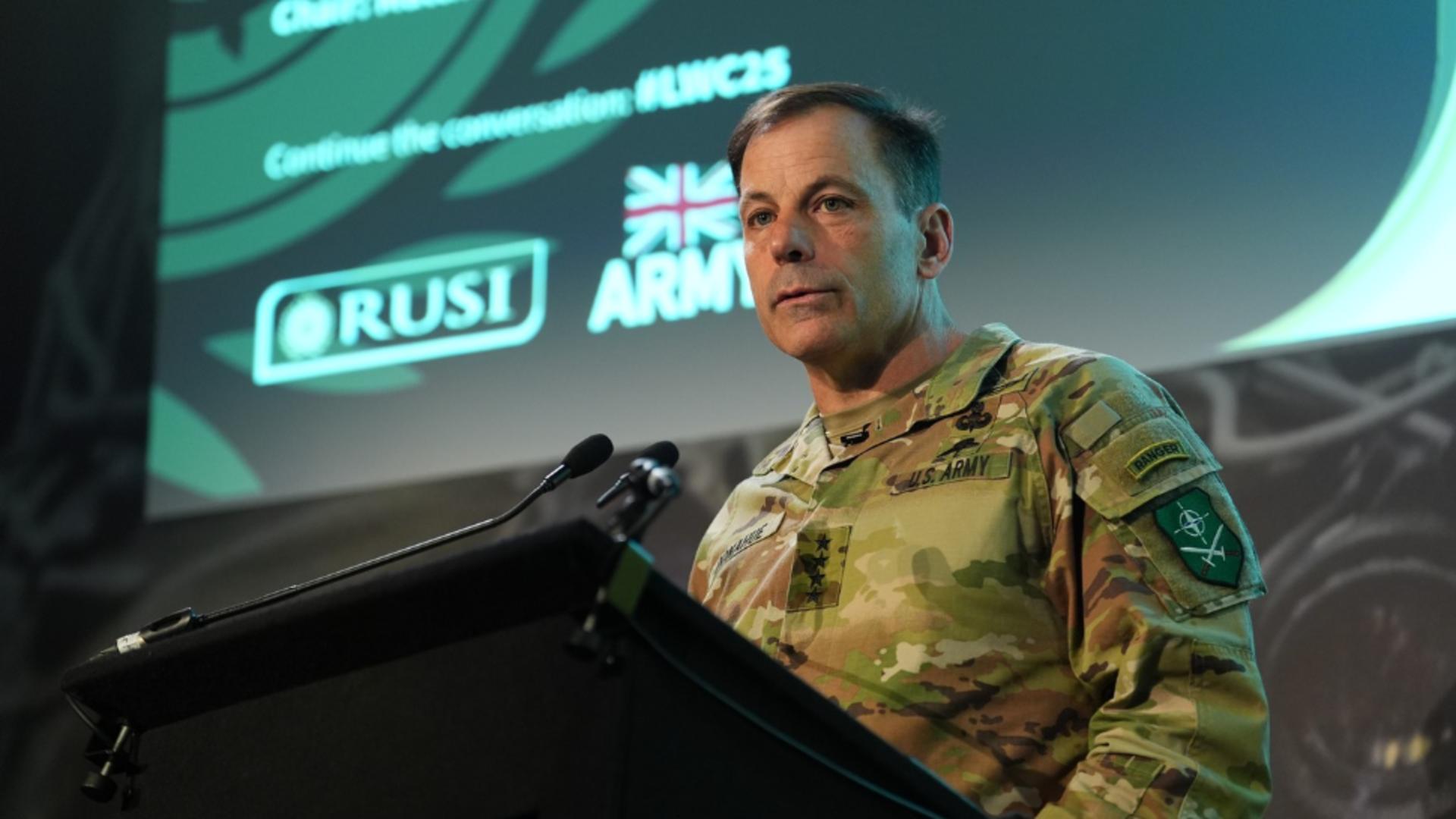 Comandantul Forțelor Terestre ale SUA în Europa, generalul Christopher Donahue (Profimedia)