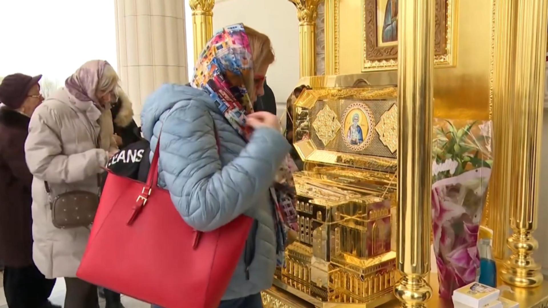 Sute de oameni au trecut pragul Catedralei Naționale de Sf. Andrei. Foto/Captură Video