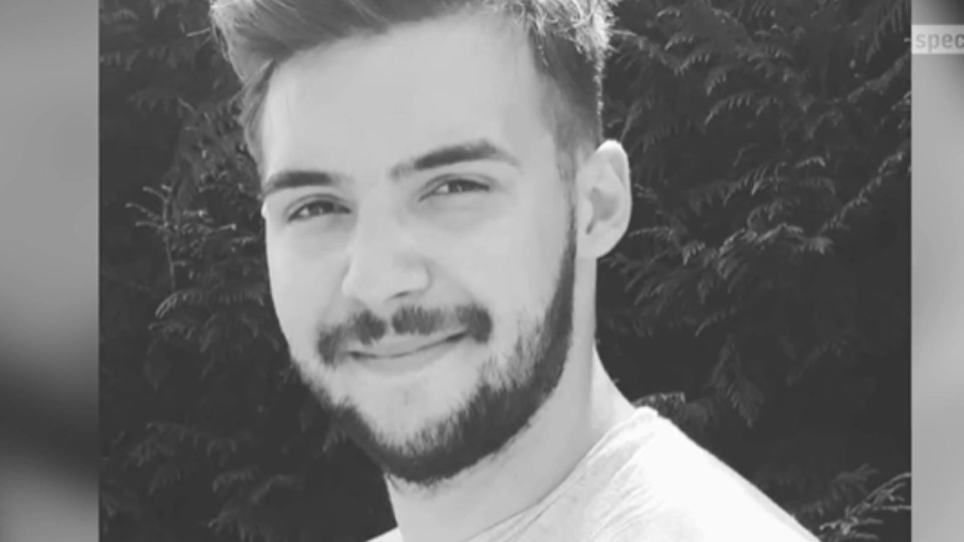 Tânărul în scaun cu rotile ucis de o judecătoare într-o parcare a fost înmormântat. Scuza magistratului: a încurcat pedalele