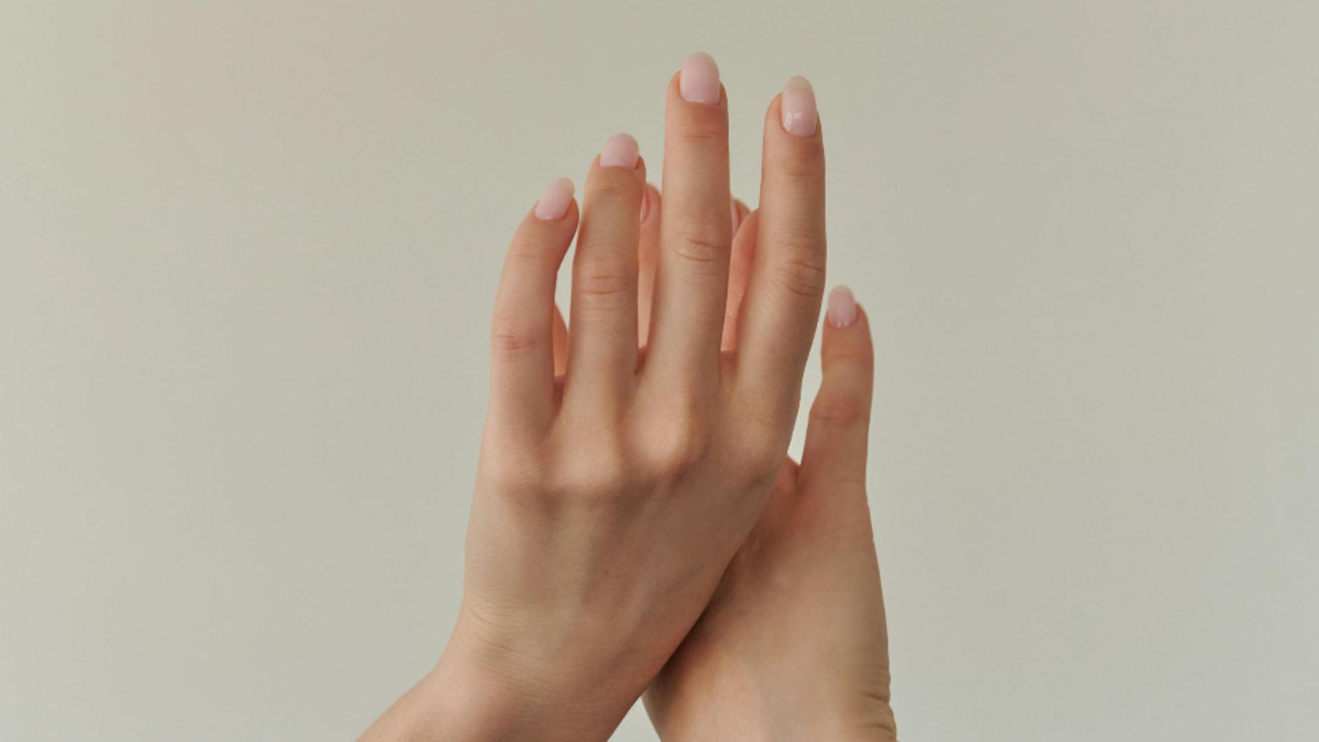 Ce spune starea sau aspectul unghiilor despre sănătatea ta? Anumite afecțiuni pot fi citite pe unghii