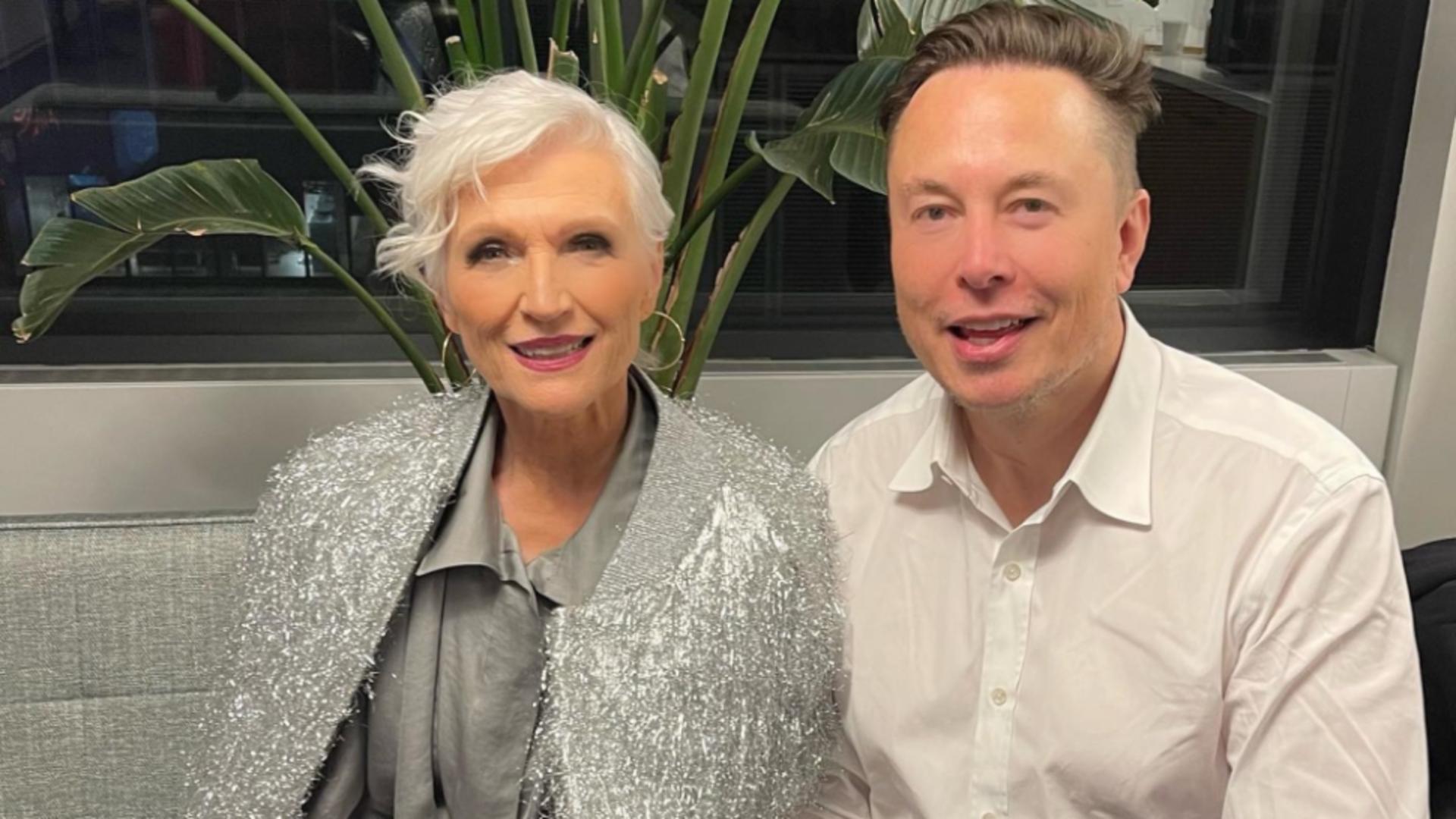 Elon Musk și mama sa