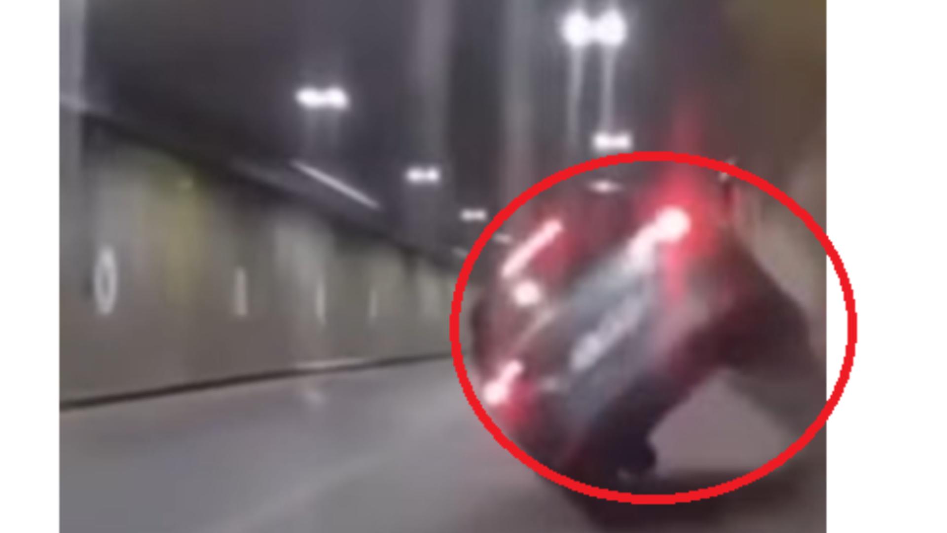 Anchetă a Poliției, după accidentul spectaculos de la Pasajul Unirii: un tânăr de 24 de ani a ajuns la spital