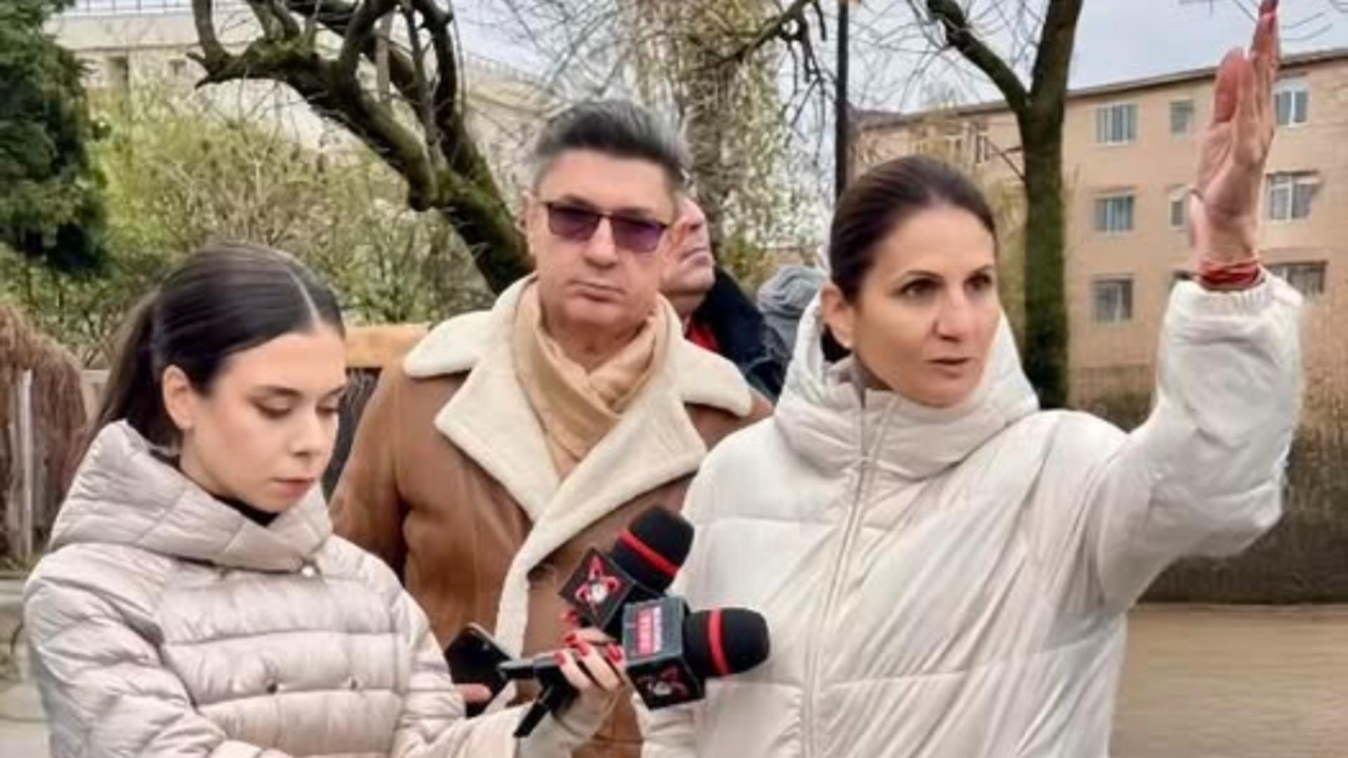 Anca Alexandrescu, în stradă, printre oameni, fără comunicate seci sau clipuri de campanie regizate. Luiz Lazarus: „Nu mai e loc de stat în casă!”