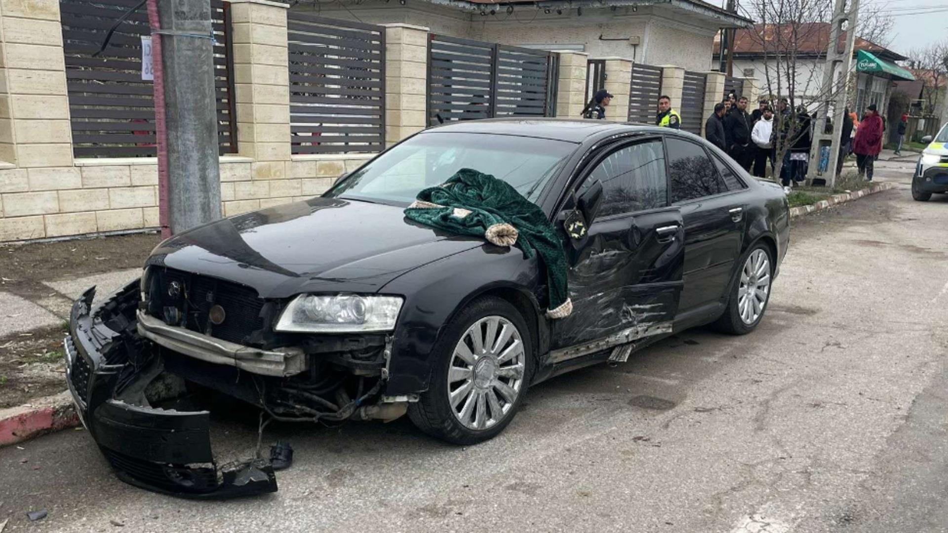 Bătaie în stradă, între două familii. 16 persoane implicate și un bărbat, grav rănit