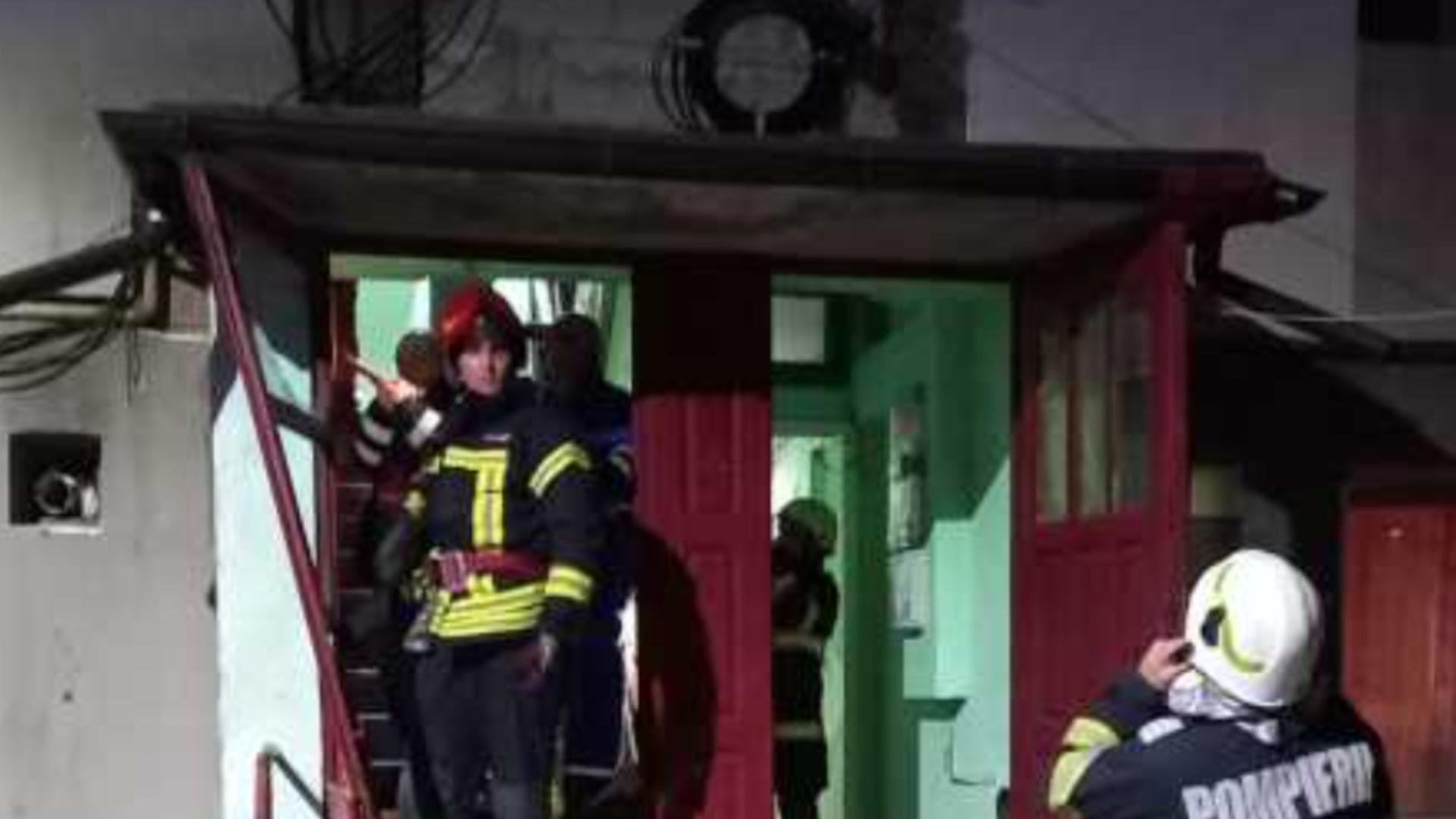 Explozie puternică într-o garsonieră din Vulcan: un bărbat, rănit grav /Foto: ISU Hunedoara