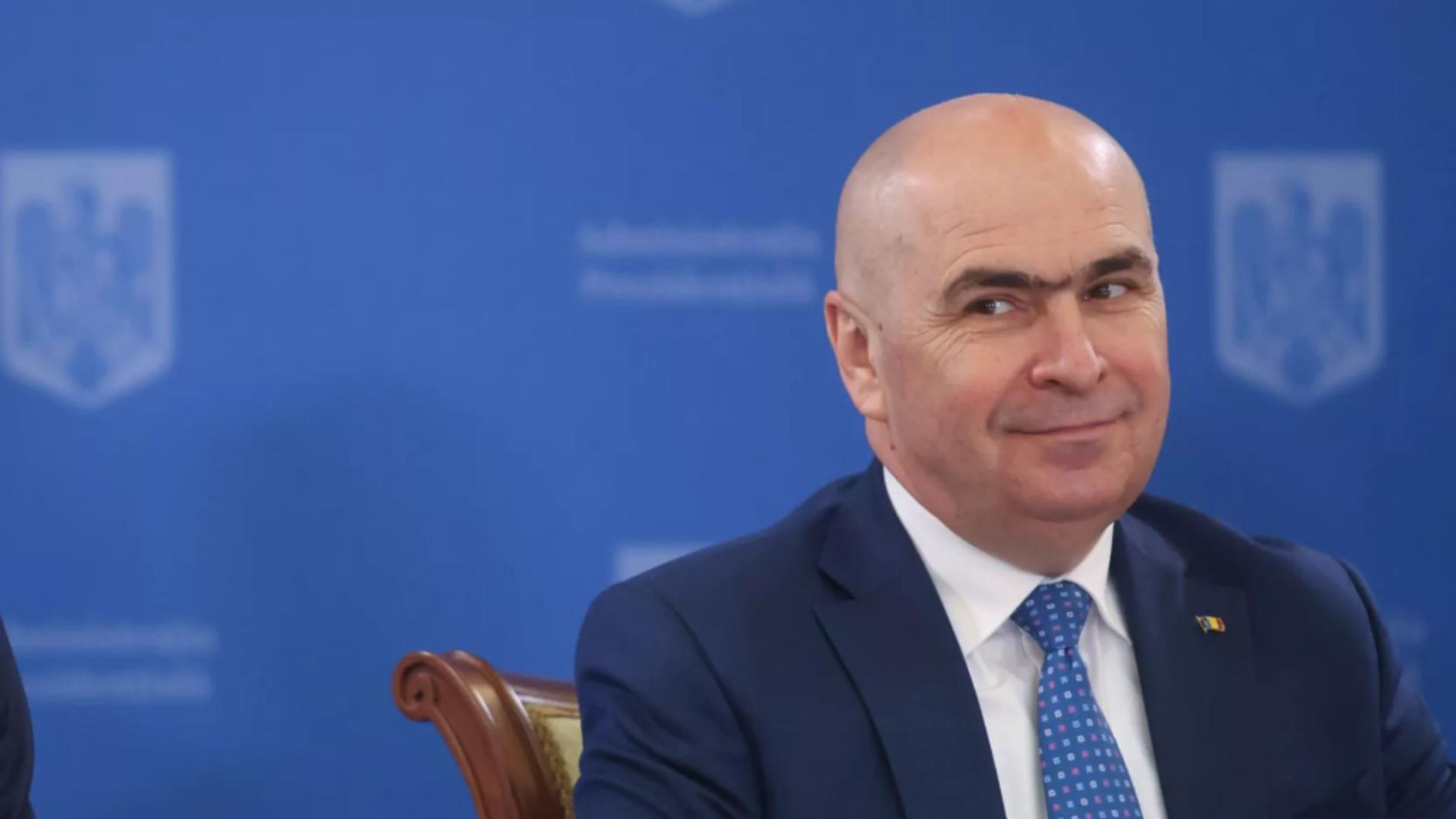 Enervat că nu reușește să taie pensiile magistraților, Bolojan se răzbună pe primari. Indemnizațiile speciale ale acestora, amânate din nou