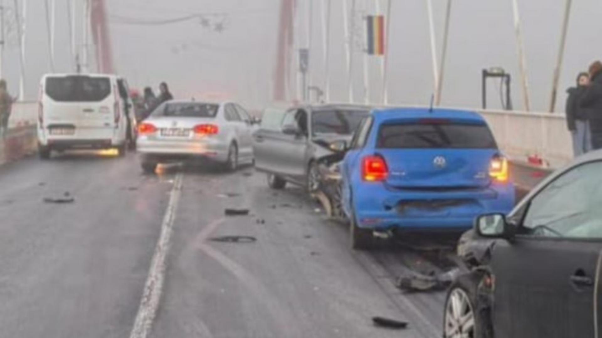 Carambol cu 6 mașini pe podul Sfânta Maria de la Cernavodă: 8 persoane, implicate /Arhivă foto