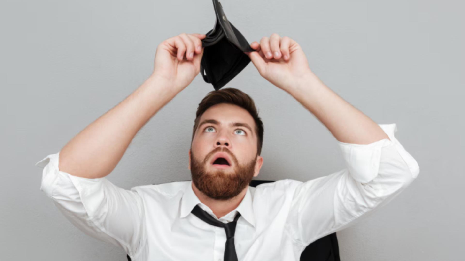 Cele 10 obiceiuri financiare banale care te sărăcesc fără să-ți dai seama