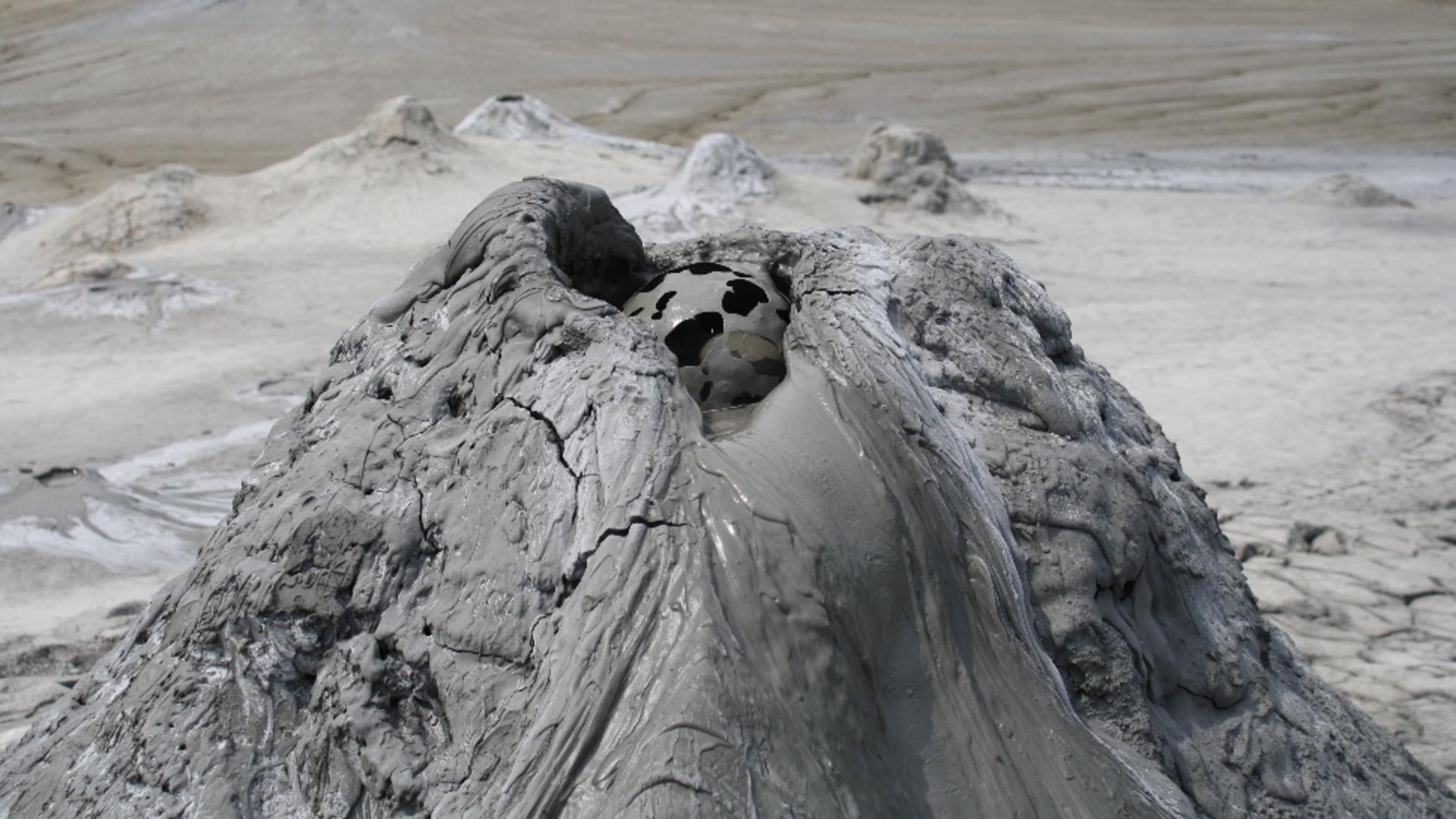 Specialiștii au analizat nămolul de la Vulcanii Noroioși 