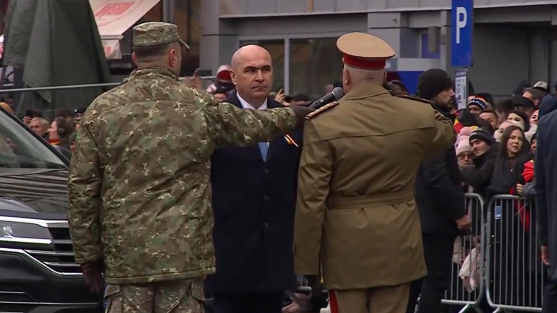 Bolojan a fost huiduit de românii prezenți la festivităițle de 1 Decembrie de la Alba Iulia. Foto/Realitatea