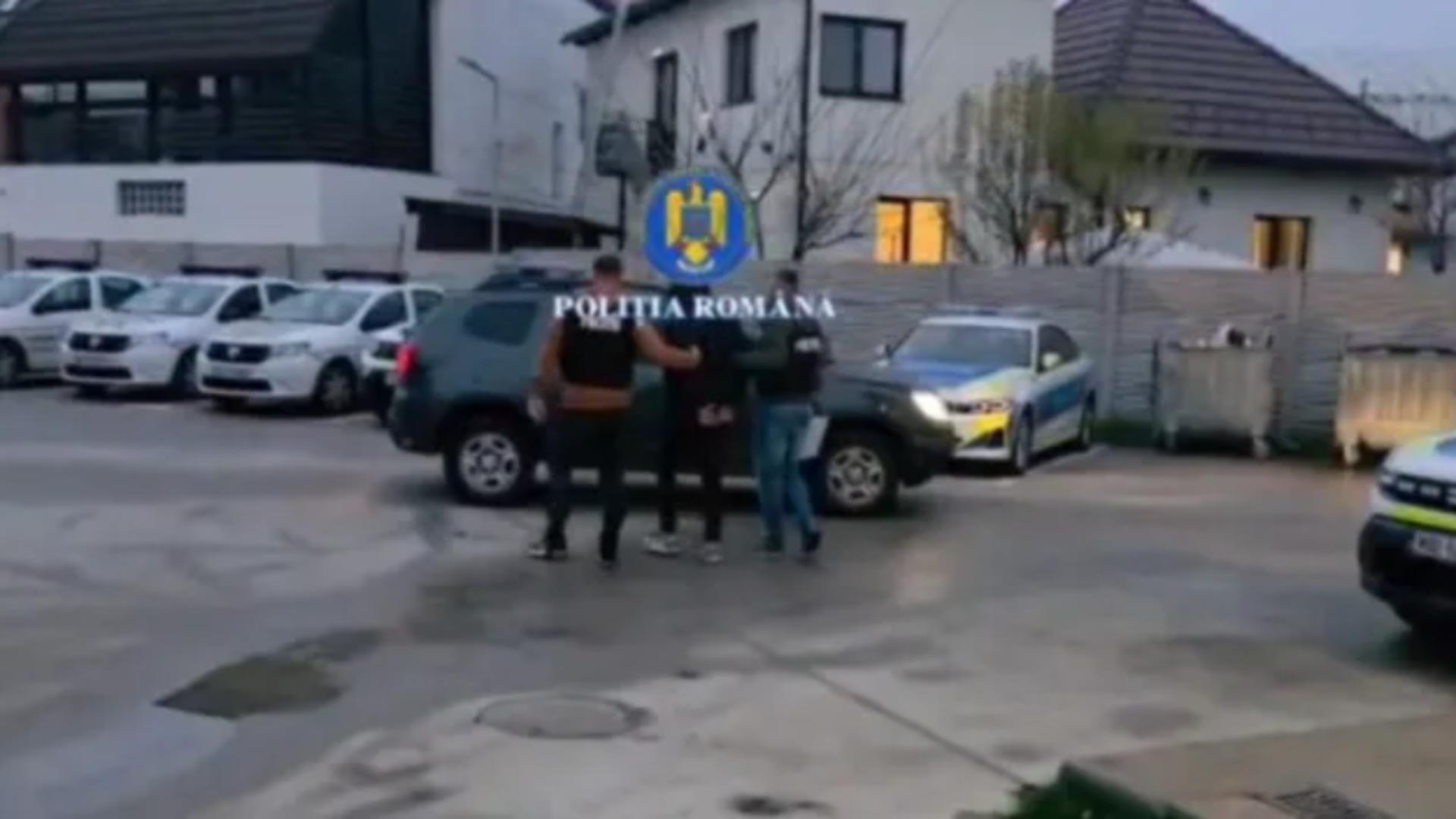 Tânărul de 17 ani care a distrus 27 de mașini într-o singură noapte, la Târgu Jiu, a fost reținut: ce riscă adolescentul