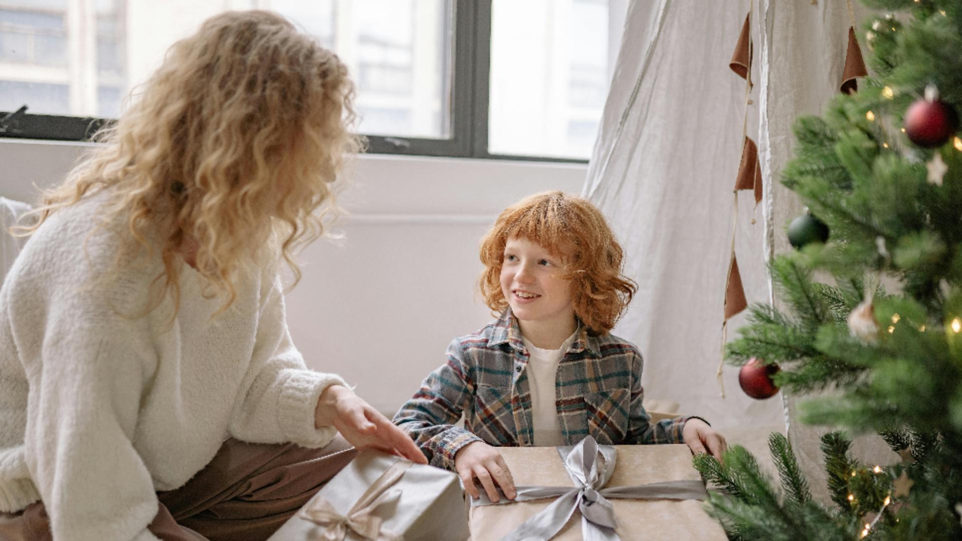 Ce cadou să oferi în funcție de zodie. Care sunt darurile perfecte de Crăciun pentru cei dragi