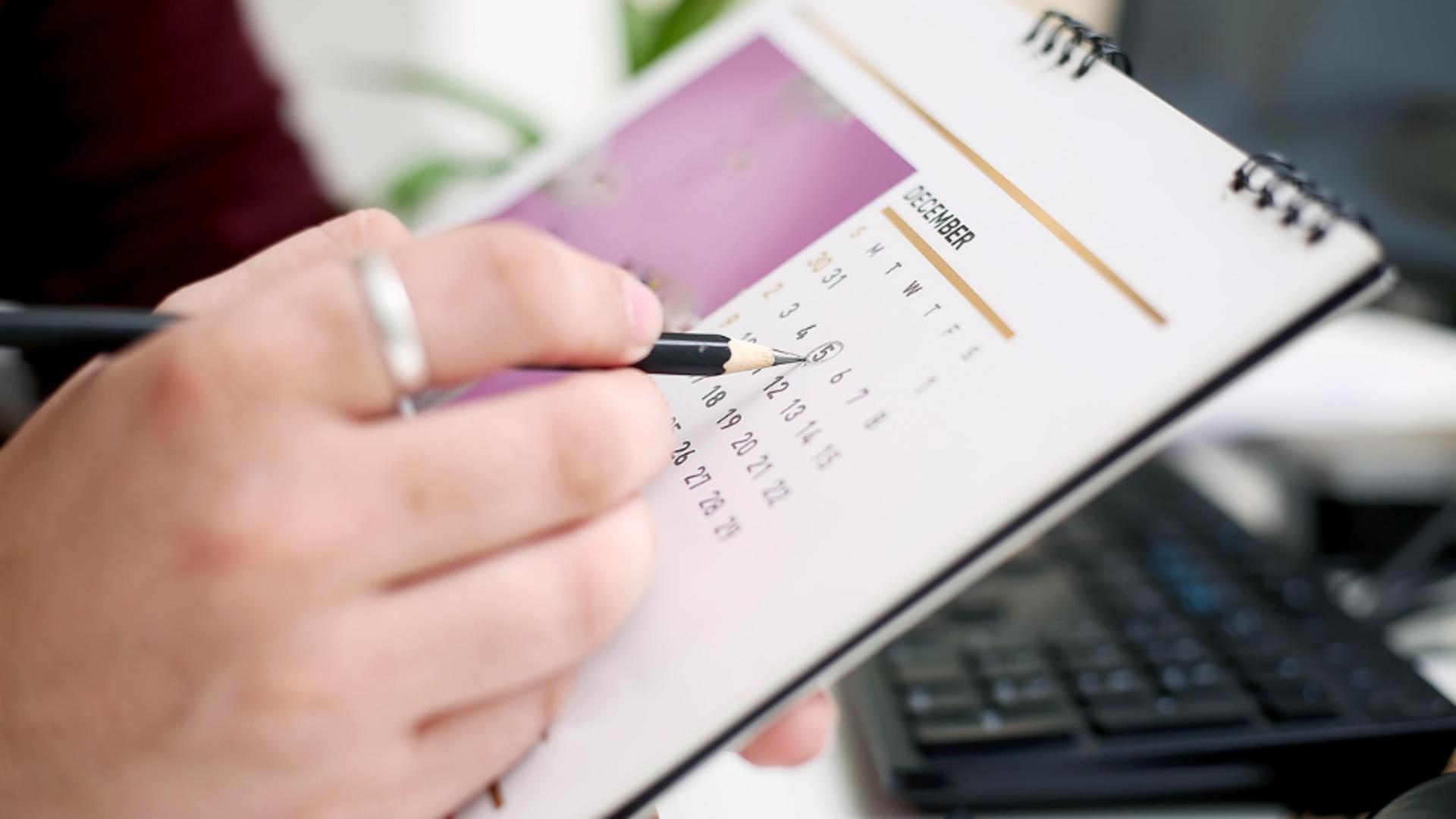 Zile libere în 2026: câte sărbători cad în timpul săptămânii și cum arată calendarul vacanțelor școlare