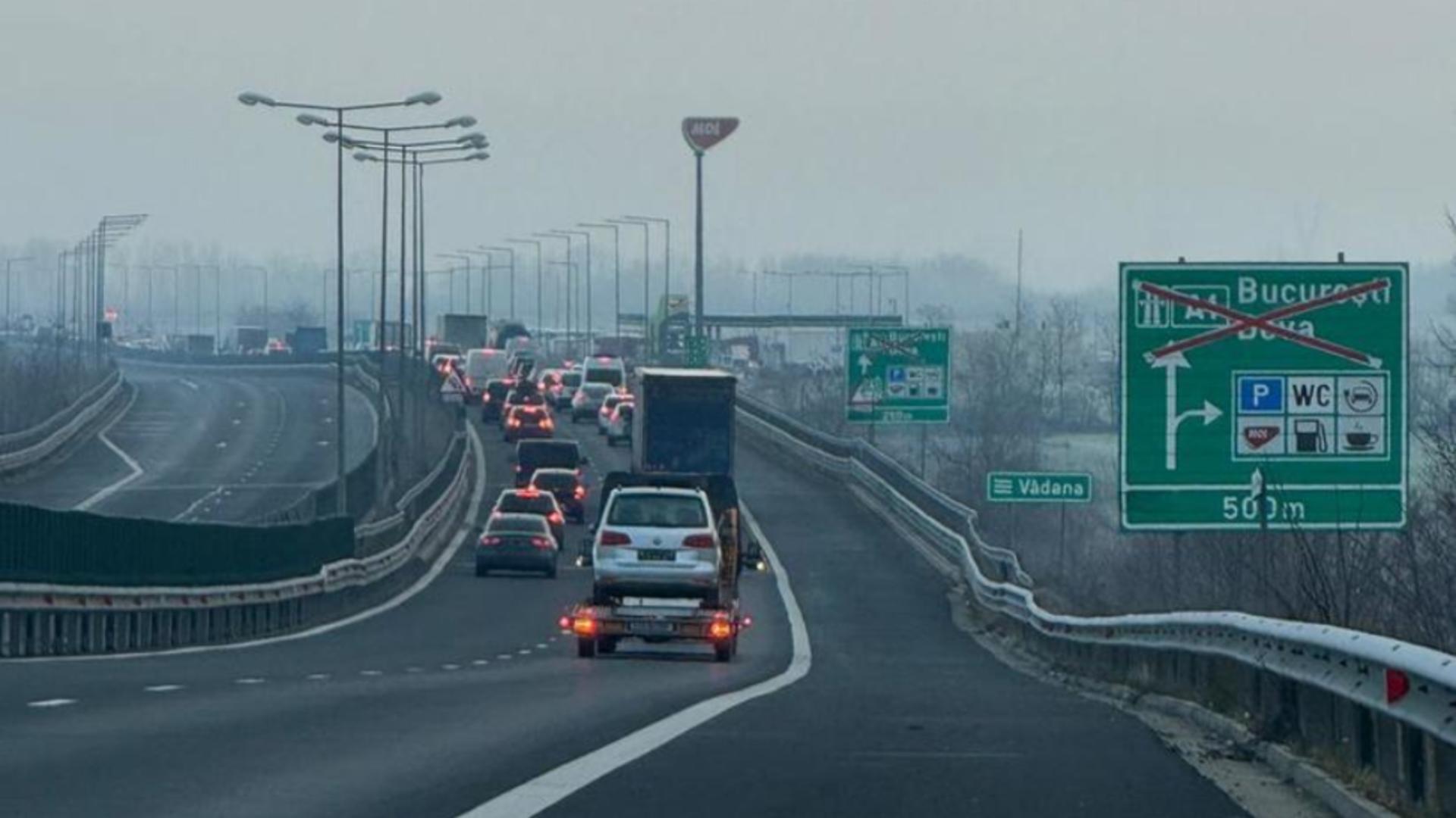 Coloană de mașini pe o lungime de 11 km la intrarea în țară, la Vama Nădlac. Sunt recomandate rute ocolitoare