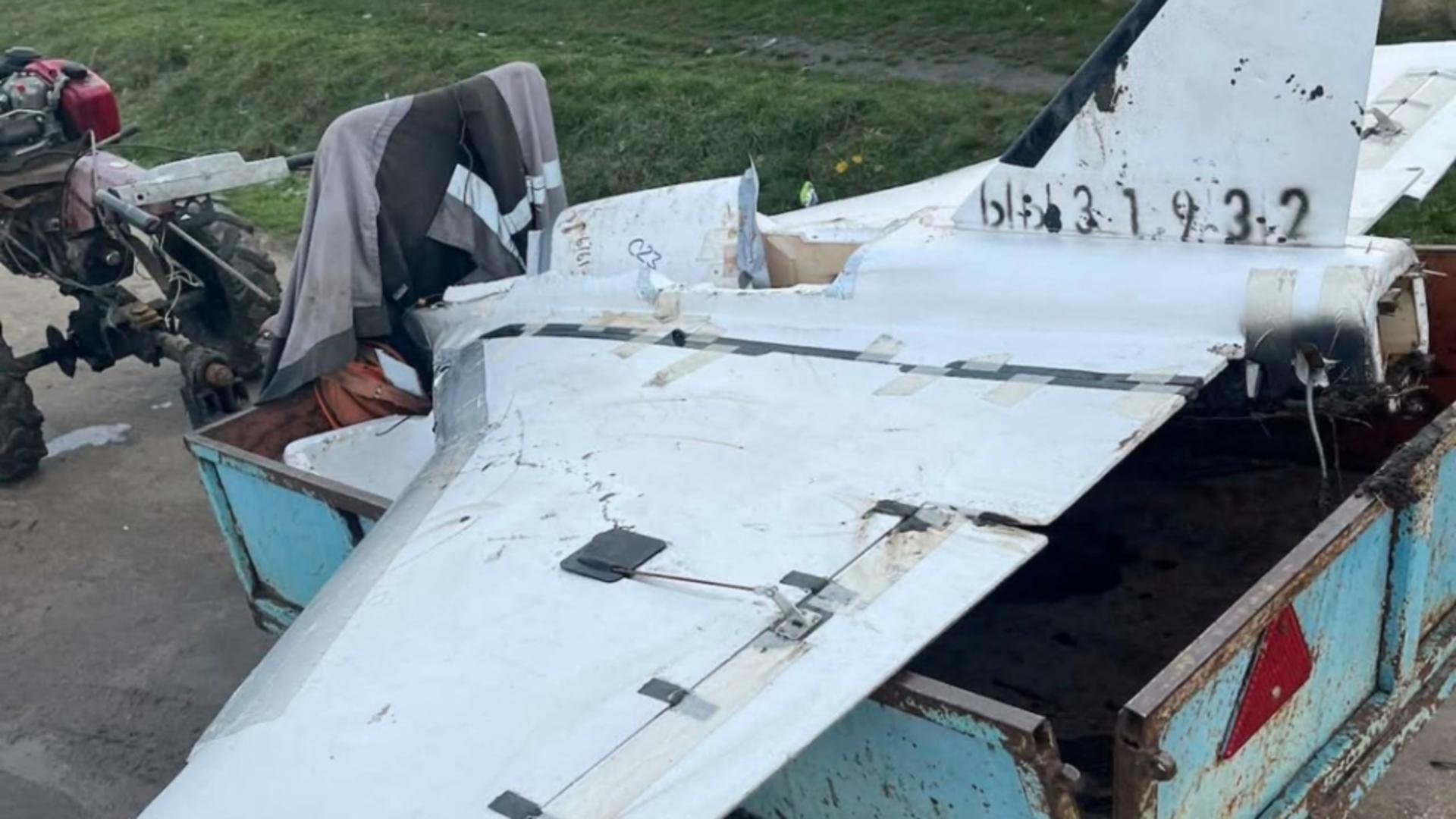 A găsit o dronă rusească pe câmp și a pus-o pe remorcă. Plimbarea care a lăsat autoritățile din Republica Moldova cu gura căscată - VIDEO