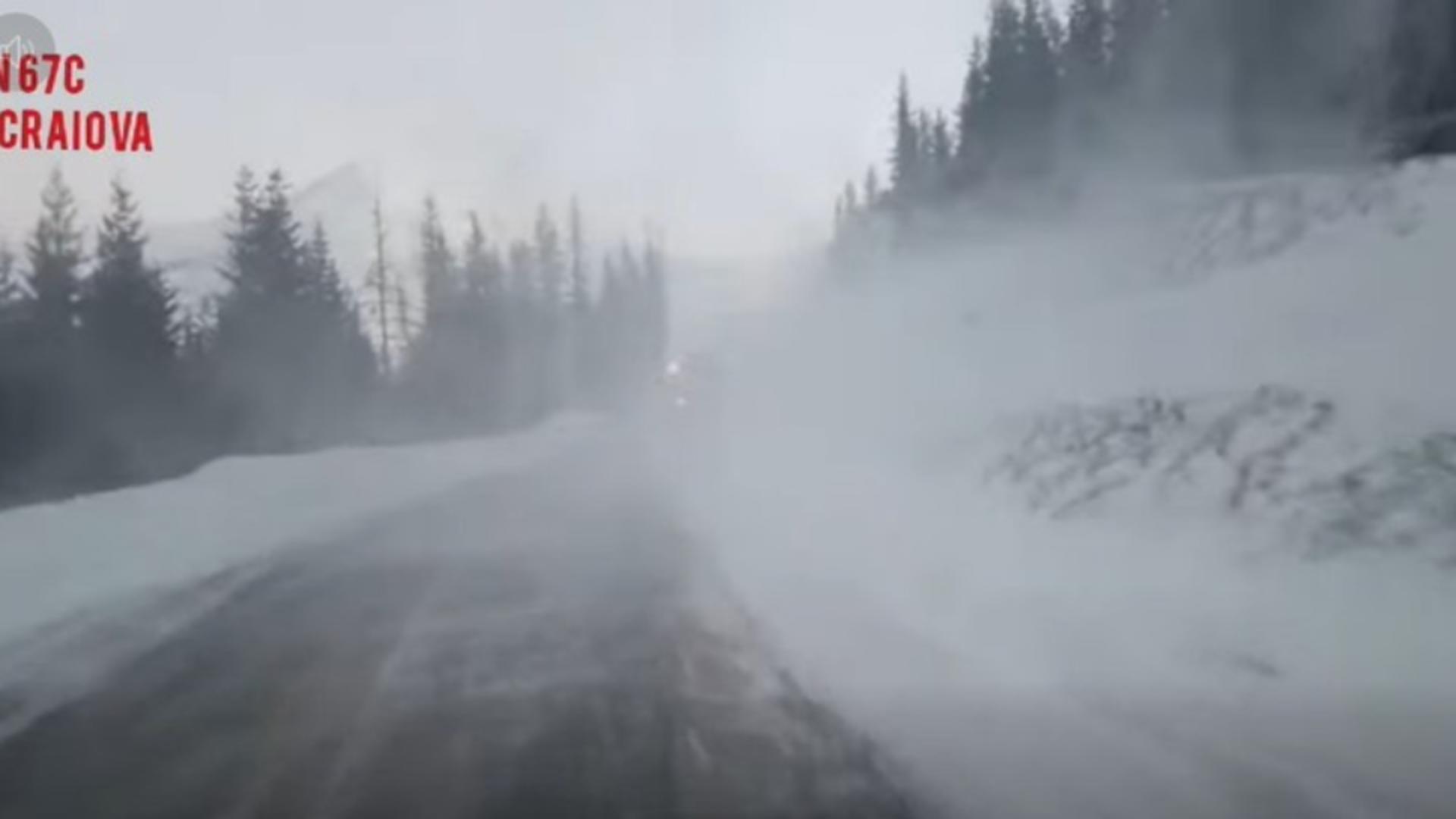 Avertisment DRDP Craiova: condiții dificile de trafic pe DN 67C, între Novaci și Rânca, din cauza viscolului
