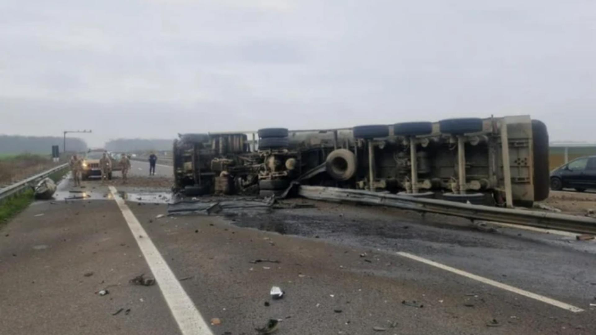 oferul care s-a răsturnat cu basculanta pe autostrada spre Ploiești a fost salvat de trei militari francezi ai NATO