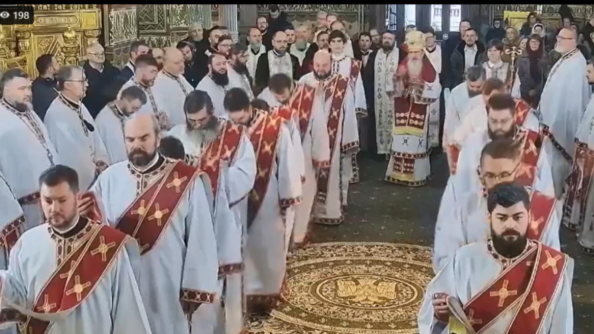 IPS Teodosie, arhiepiscopul Tomisului împlinește 70 de ani. Zeci de preoți îi sunt alături la aniversarea zilei de naștere