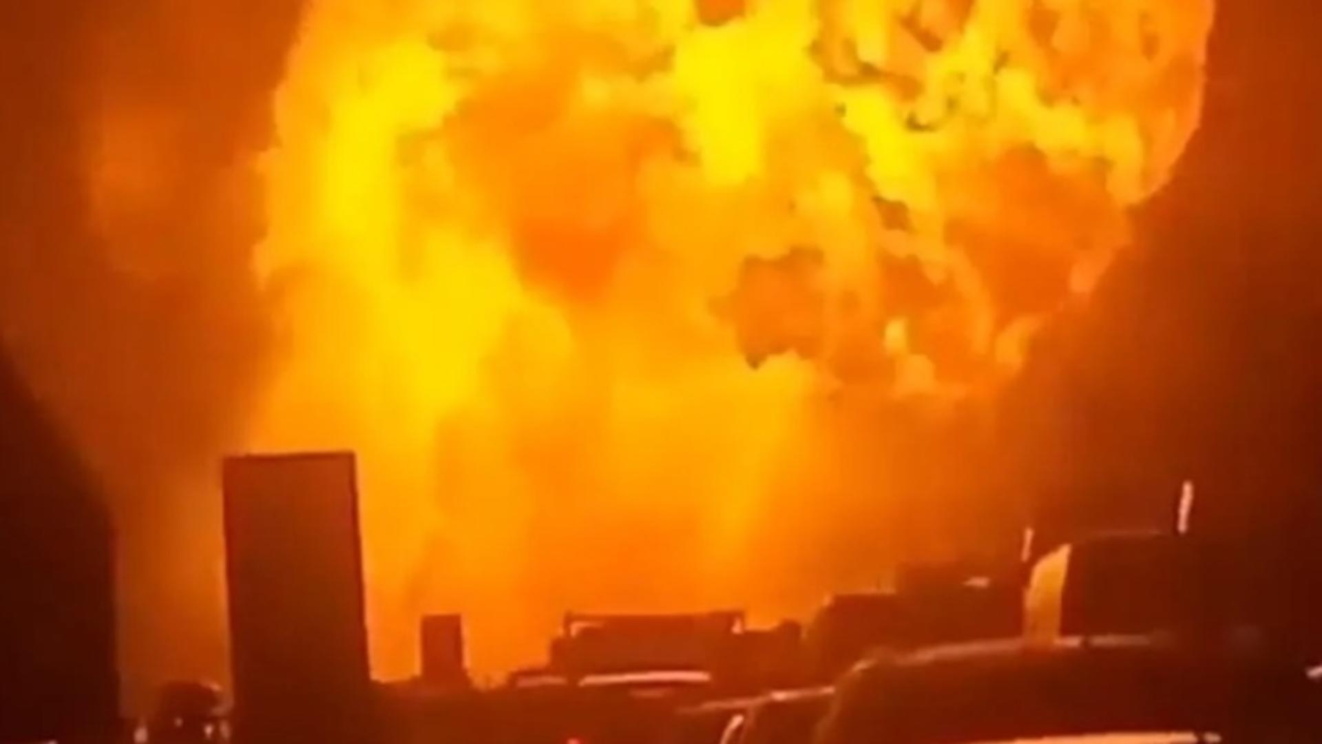 Explozie spectaculoasă pe autostrada A1 din Italia: un camion cu GPL a explodat după ce a intrat în coliziune cu un alt camion