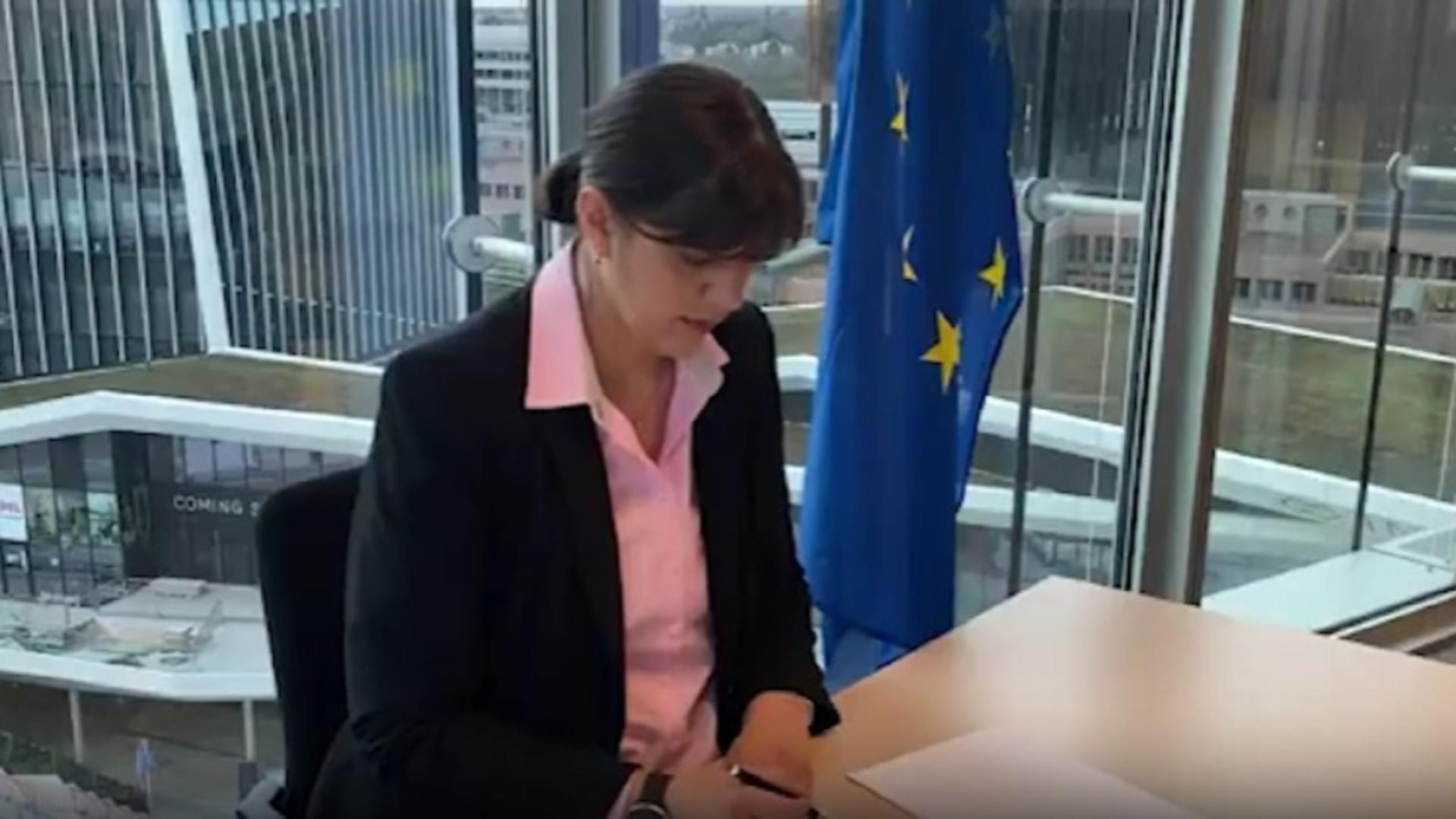 Kovesi, dezvăluiri despre dușmanii influenți și periculoși. Șefa cătușelor vrea să se întoarcă în România