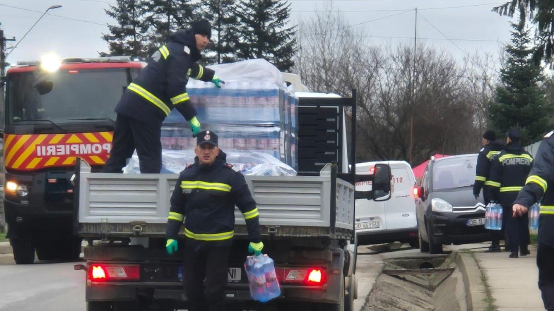 Încă nu curge apă potabilă la robinet. MAI intervine în continuare cu cisterne și apă îmbuteliată în zonele afectate de criza apei