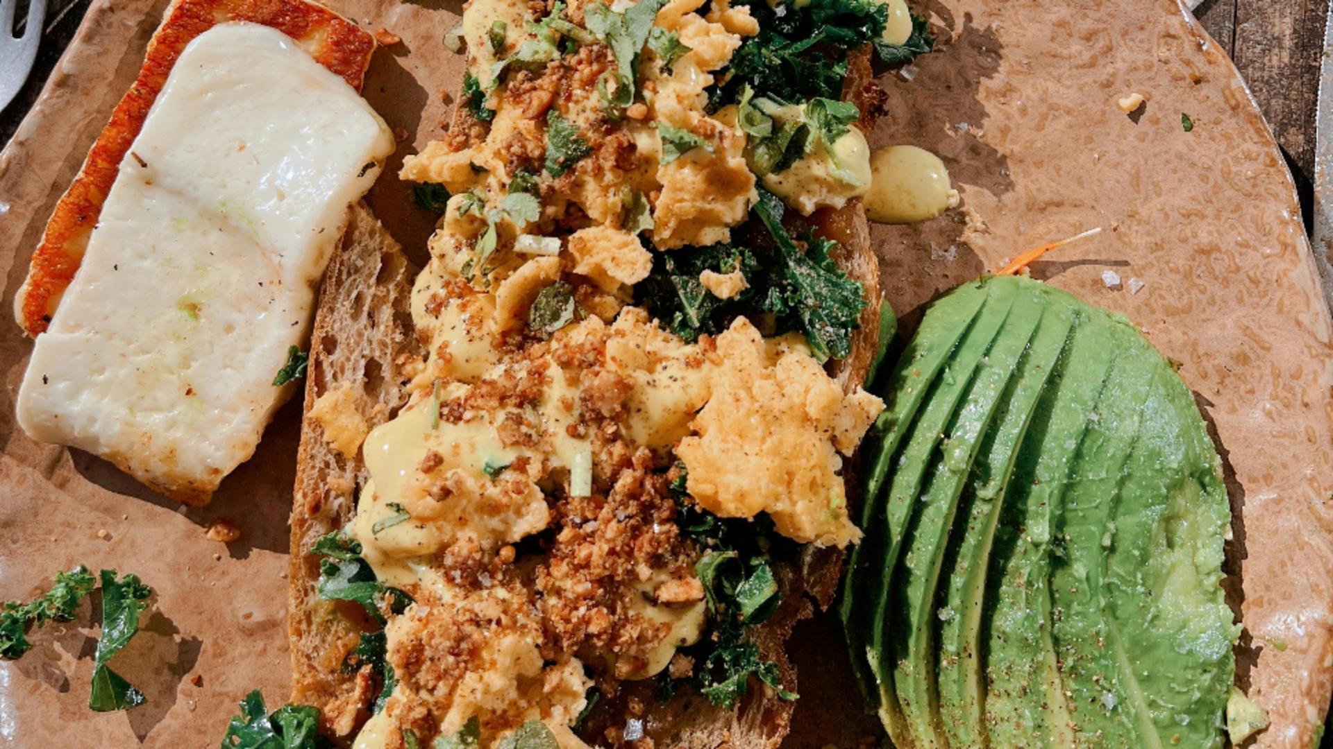 Cum să prepari cea mai gustoasă și sănătoasă omletă. Fructul pe care îl poți adăuga în compoziție