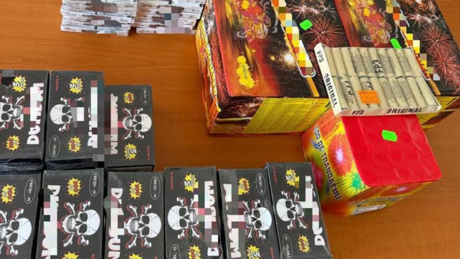 Artificii ilegale, vândute pe ascuns la Târgul de Crăciun. Jandarmii au confiscat peste 4.000 de produse periculoase