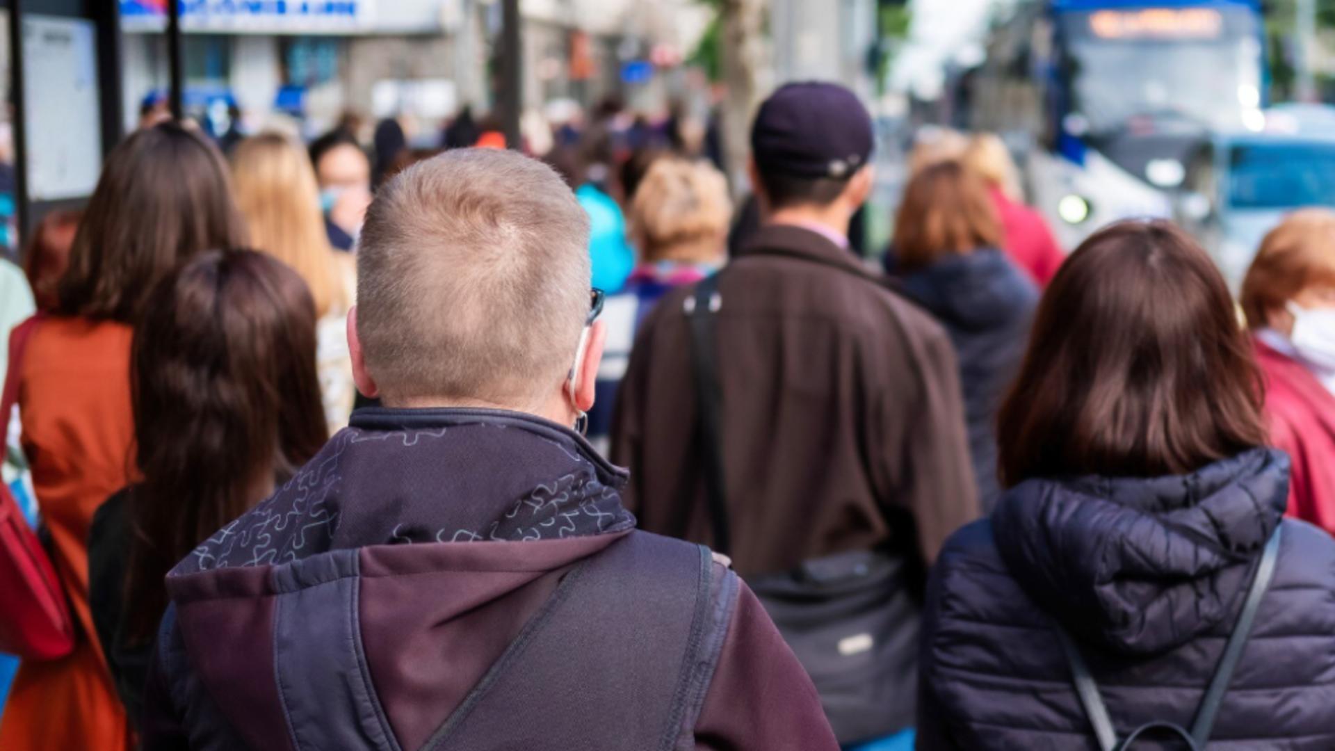 Populația României a revenit la nivelul anilor ’70. Câți români vom mai fi în 2100, dacă se continuă trendul actual