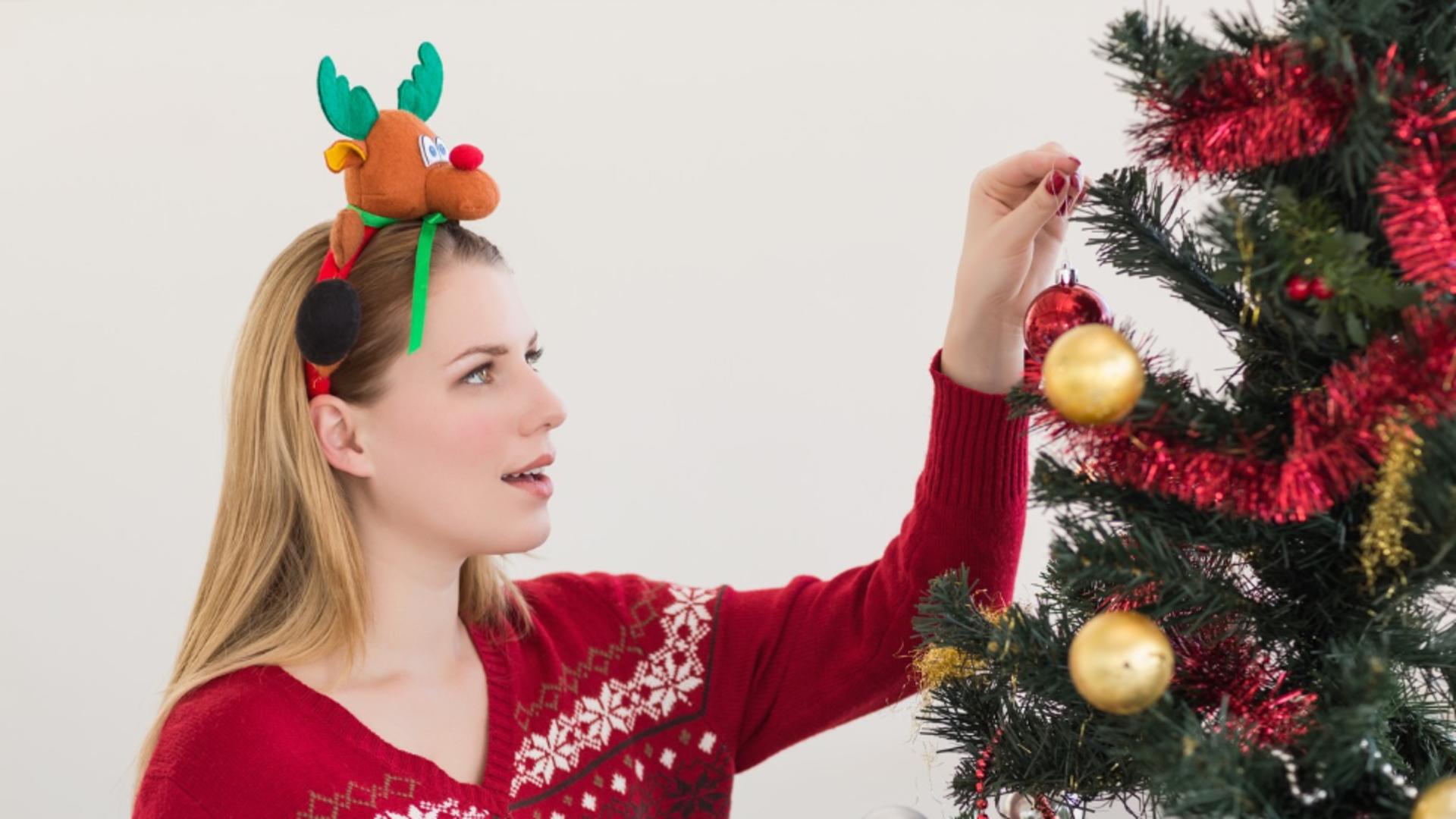 Tradiții și superstiții. Ce nuanțe nu ar trebui să folosești la decorarea bradului de Crăciun: aduc ghinion