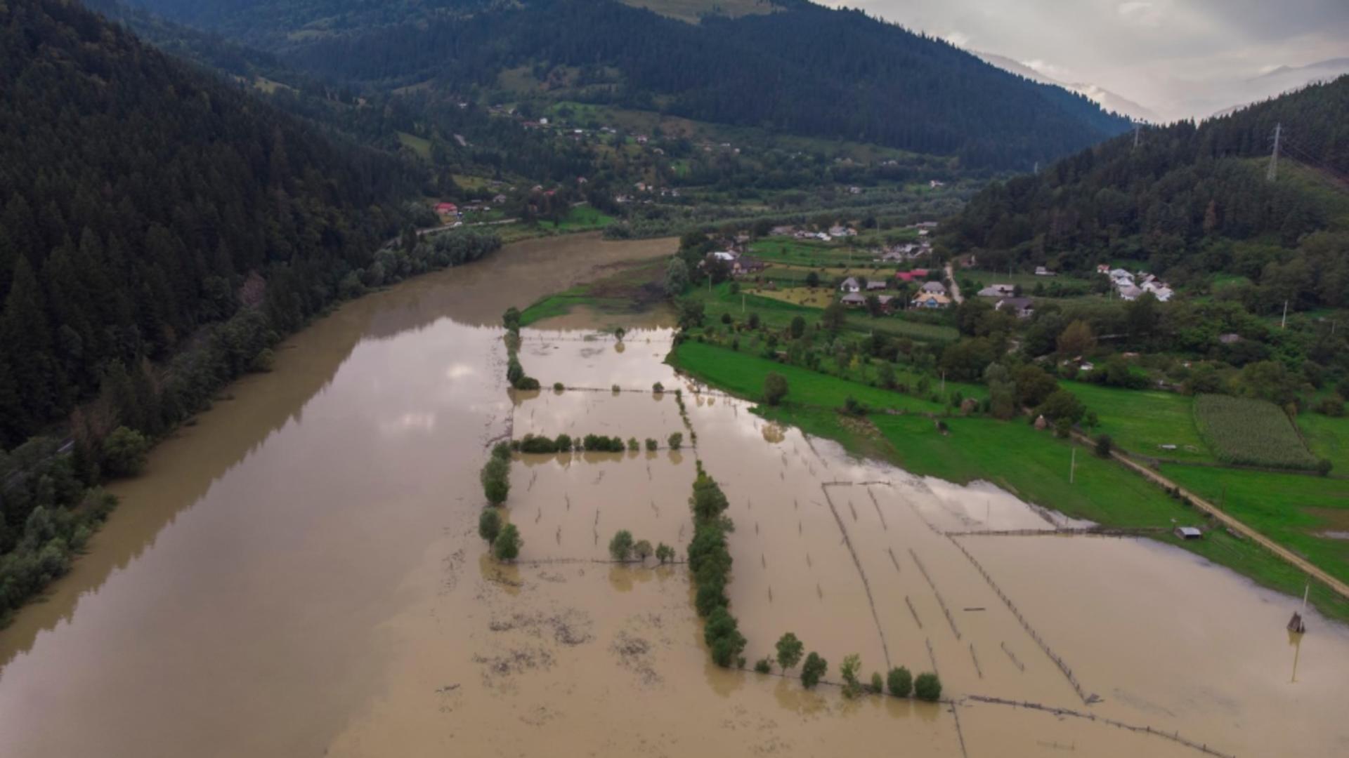 Cod galben de INUNDAȚII pe râurile din două judeţele, până joi dimineață. HARTA cu zonele vizate de avertizarea hidrologilor