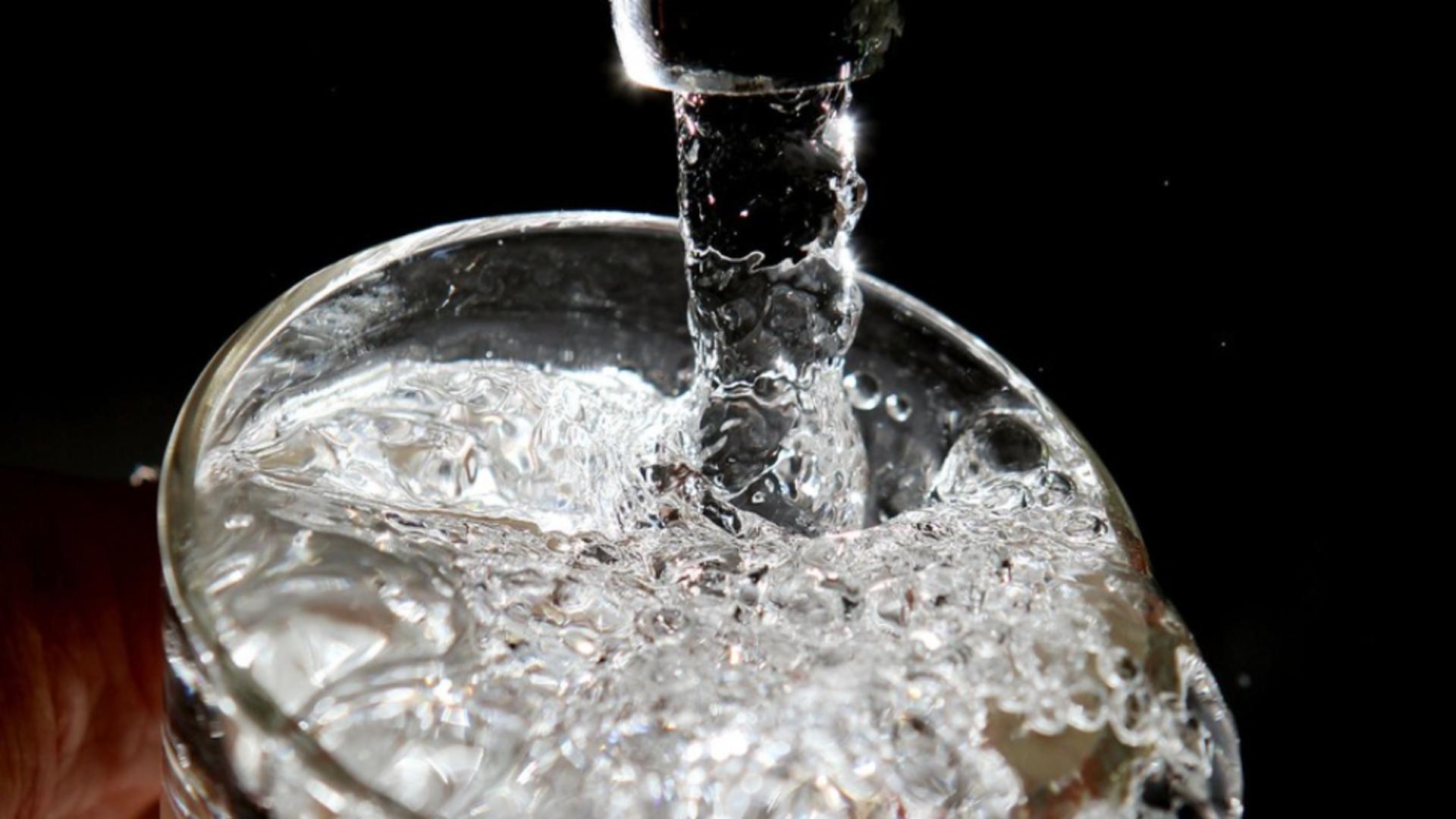 Criza apei din Prahova și Dâmbovița. Apă potabilă din rezervele de stat pentru localitățile rămase fără alimentare: anunțul IGSU/ Profimedia