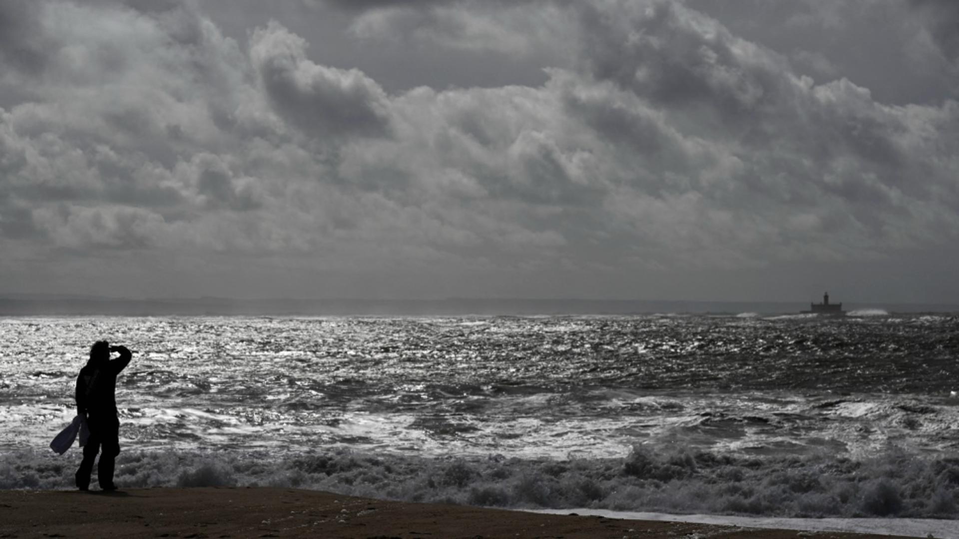 Atenționare de călătorie pentru Portugalia. Cod roșu de vânt, precipitații și furtuni pe mare. În Spania, 2 români și-au pierdut viața din cauza furtunilor pe mare