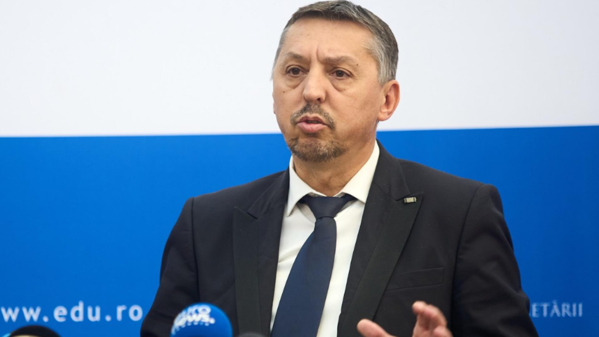 Ministrul Educației, contestat de un arhitect al reformei: „Daniel David nu poate duce mai departe mandatul”. Dezvăluiri din interiorul sistemului