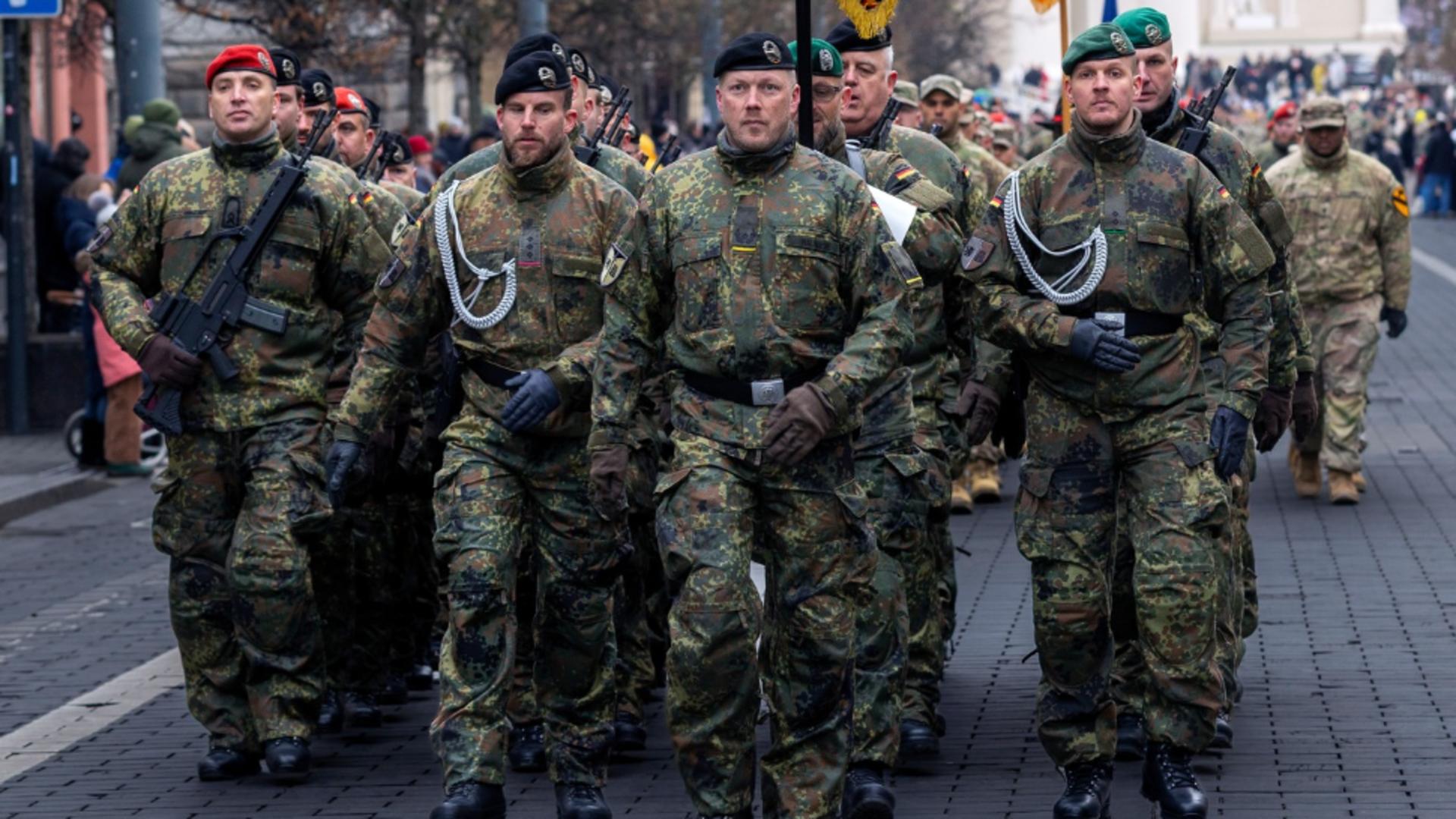 O țară europeană a aprobat o lege care permite reinstituirea serviciului militar obligatoriu