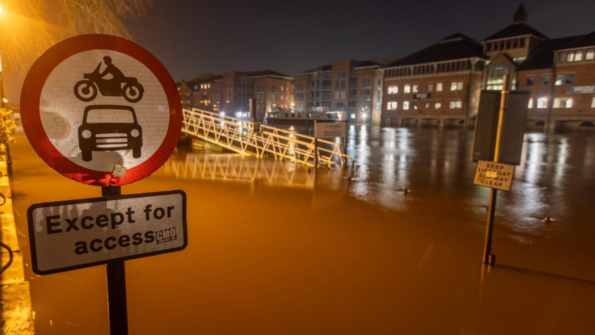 Weekend de coșmar în Marea Bratanie. Sunt anunțate precipitații masive, au fost emise coduri și evertizări ărivn driscuri