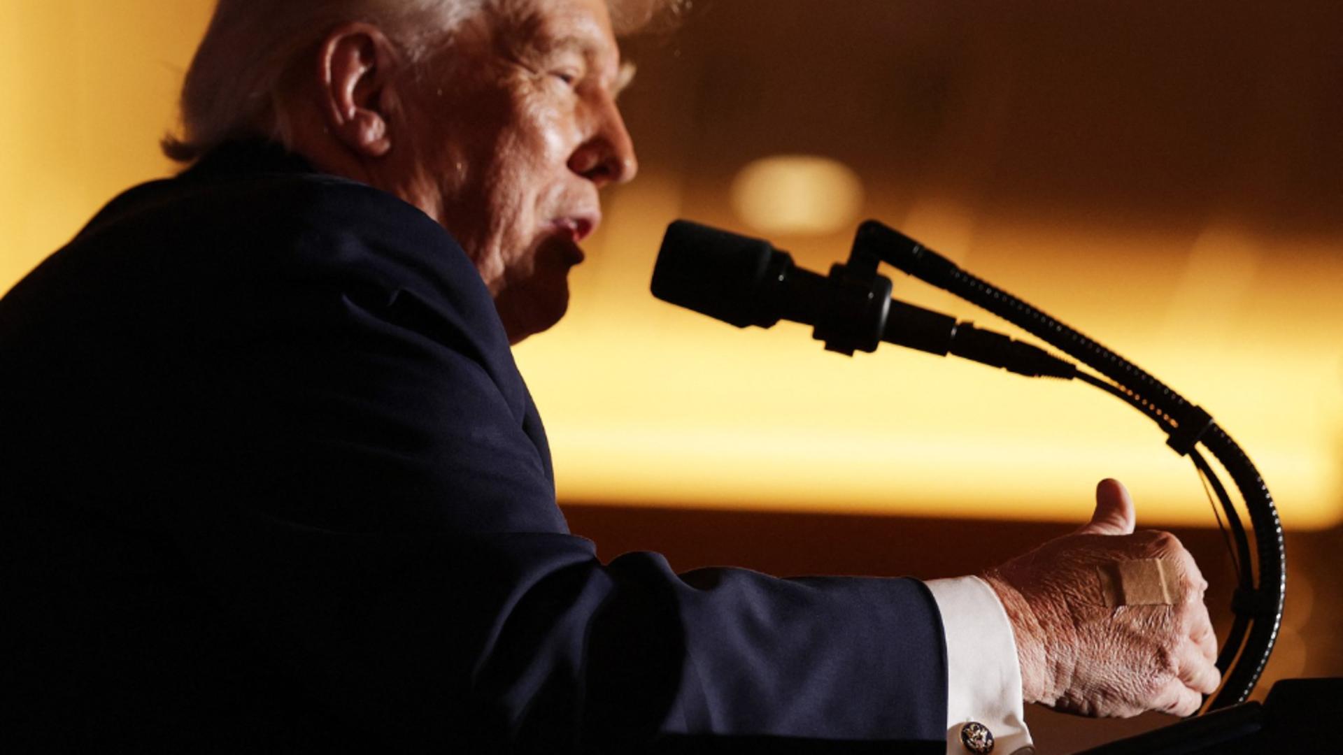 Donald Trump a apărut din nou cu pansamente pe mana dreaptă (foto: profimedia)