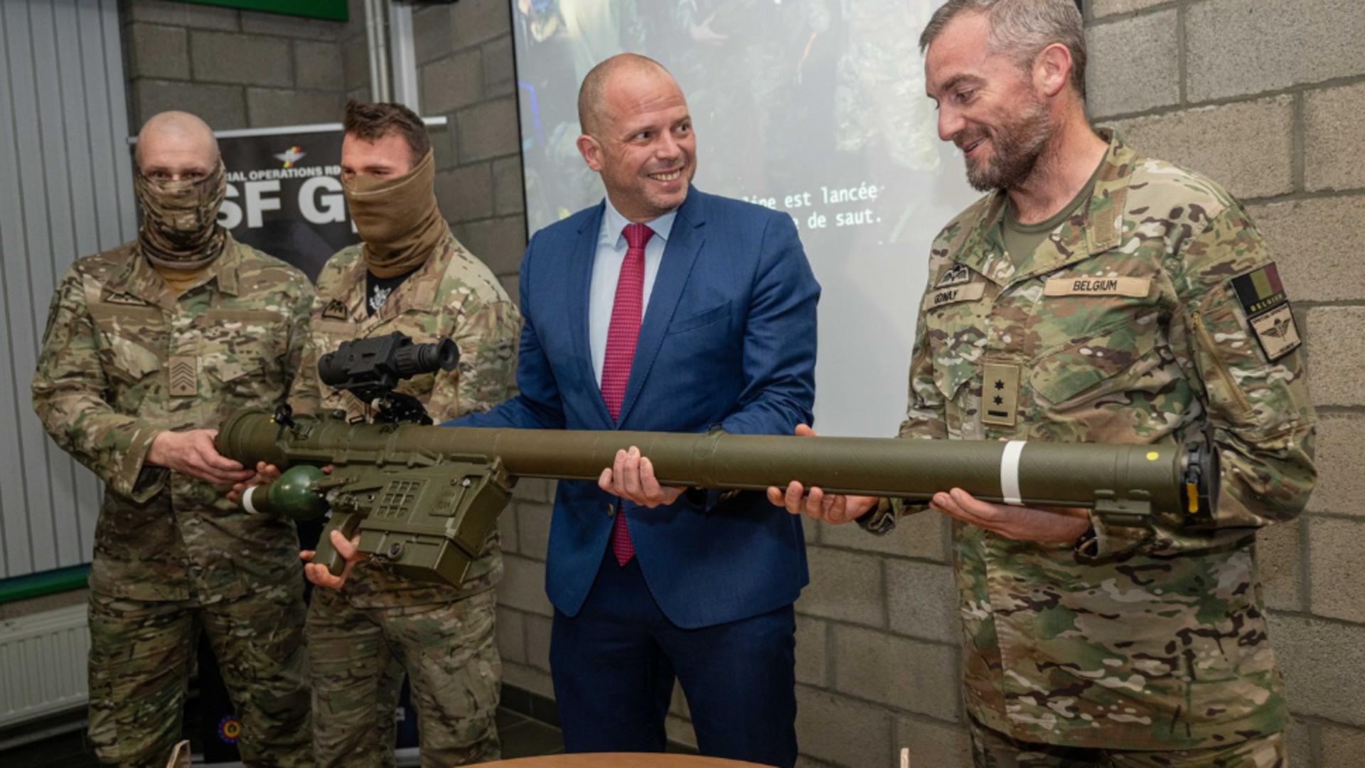 Belgienii au dezvăluit un nou sistem anti-drone. Este pe cât de simplu, pe atât de eficient