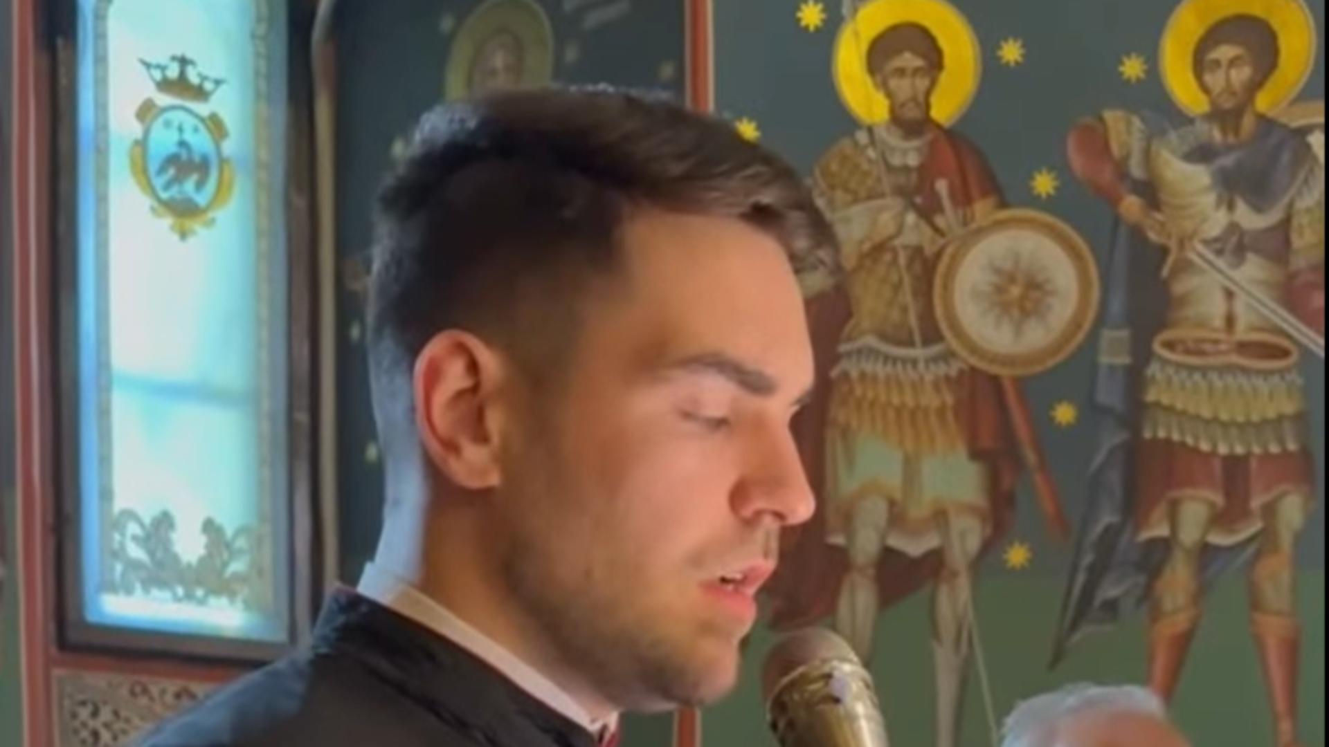 Moment emoționant la Biserica Sfântul Gheorghe‑Nou. Preotul a cărui cântare oprește agitația orașului – VIDEO
