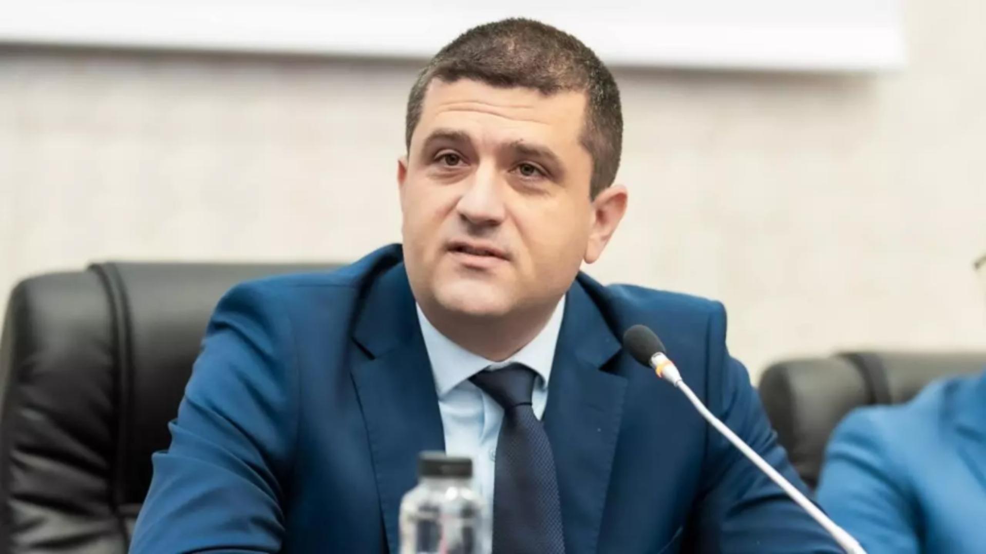 Propunerea reziștilor pentru Apărare, prins cu o declarație rasistă: „Nu mă mut ca țiganul cu cortul”