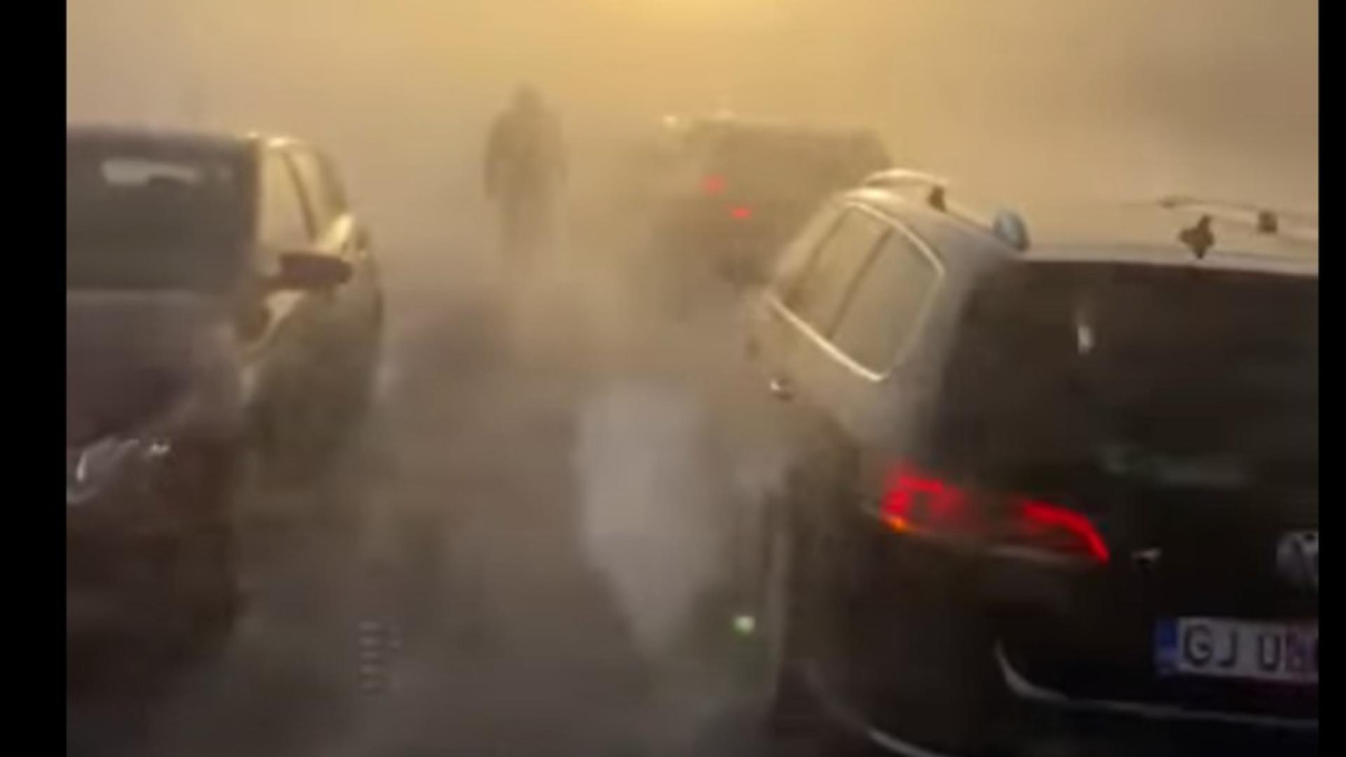 Traficul a fost blocat de ieri seară până la Rânca. Foto/ISU