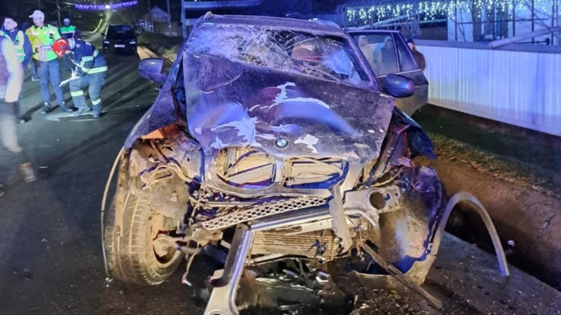 Coliziune frontală în județul Vaslui: cinci persoane rănite și transportate la spital