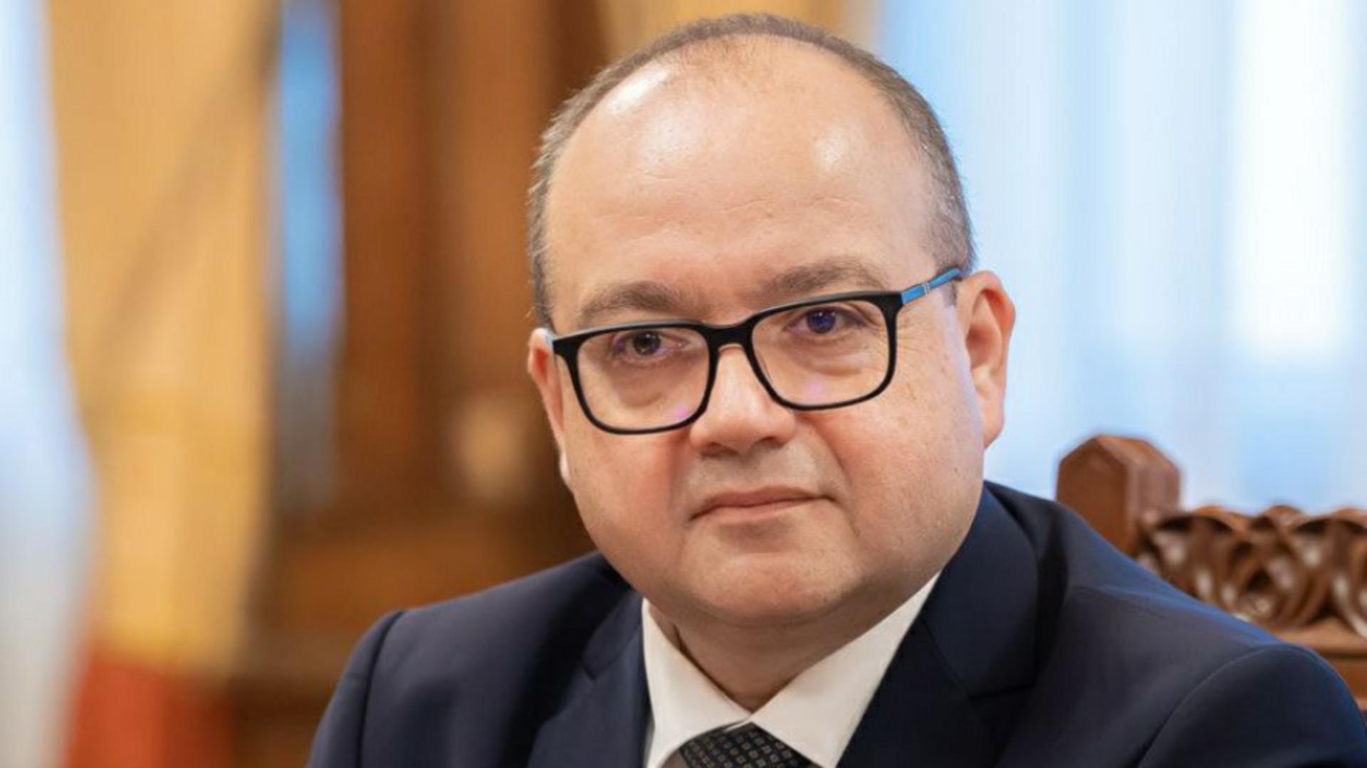 "România a fost salvată în 2025 de pe marginea prăpastiei" - Consilierul lui Nicușor Dan îi sfidează pe românii sărăciți